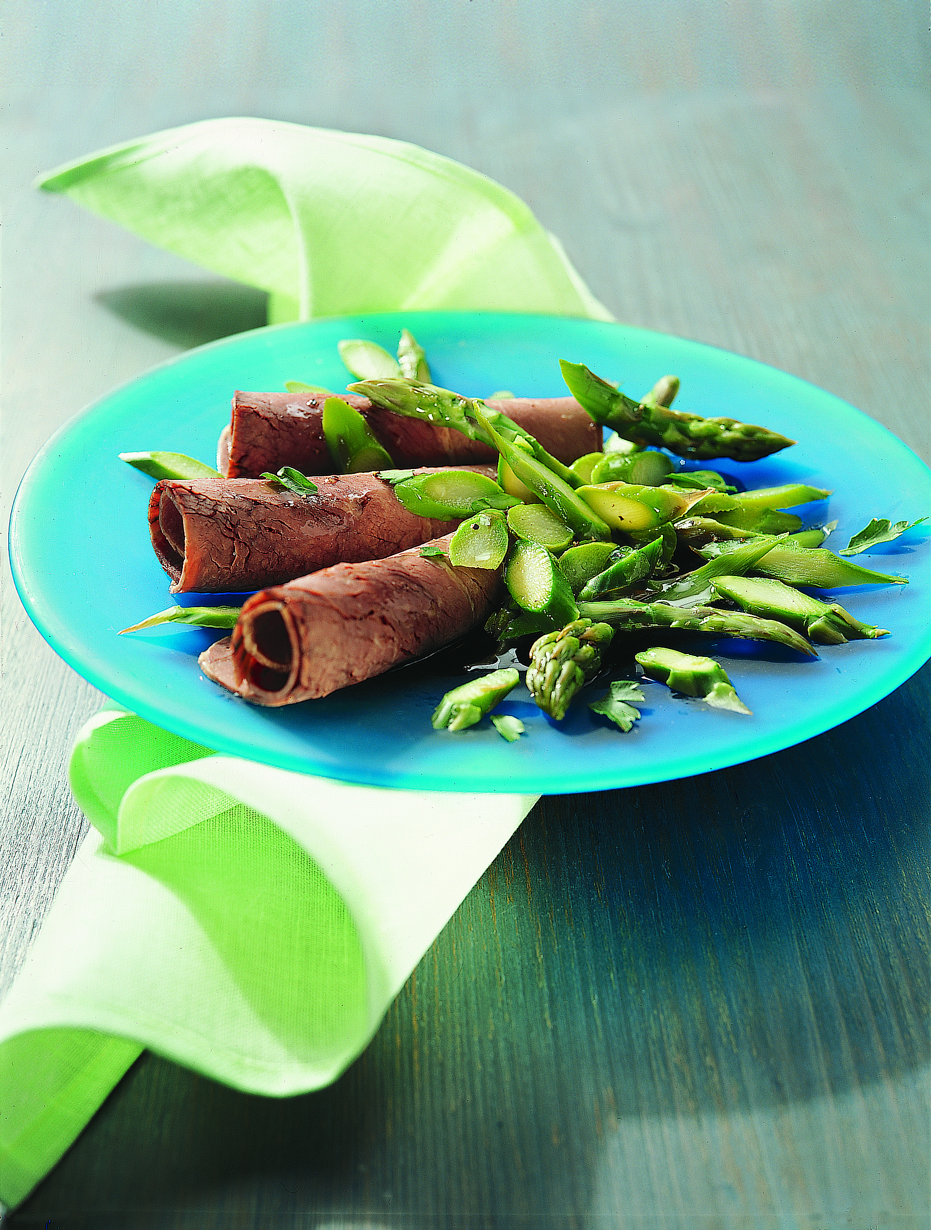 Siedfleischröllchen mit Spargelsalat