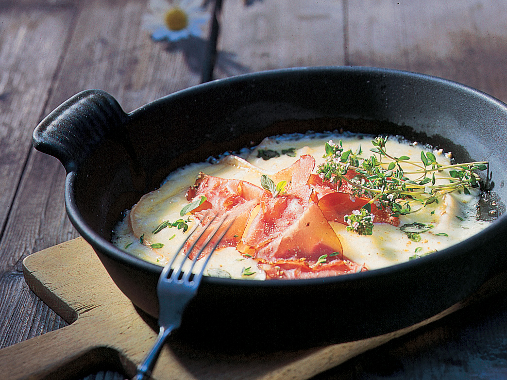 Raclette estivale au barbecue et viande séchée