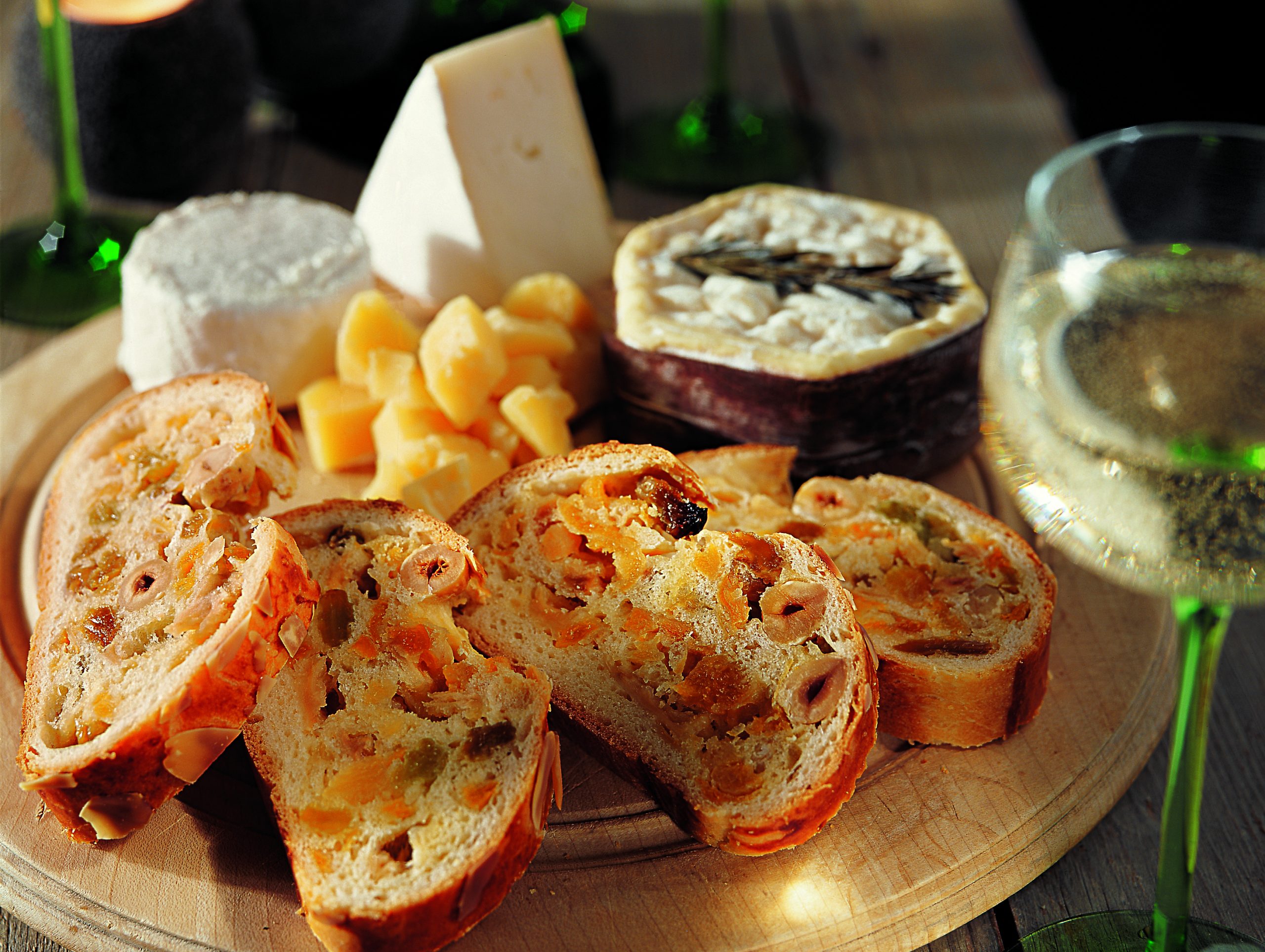 Pain aux fruits et fromages