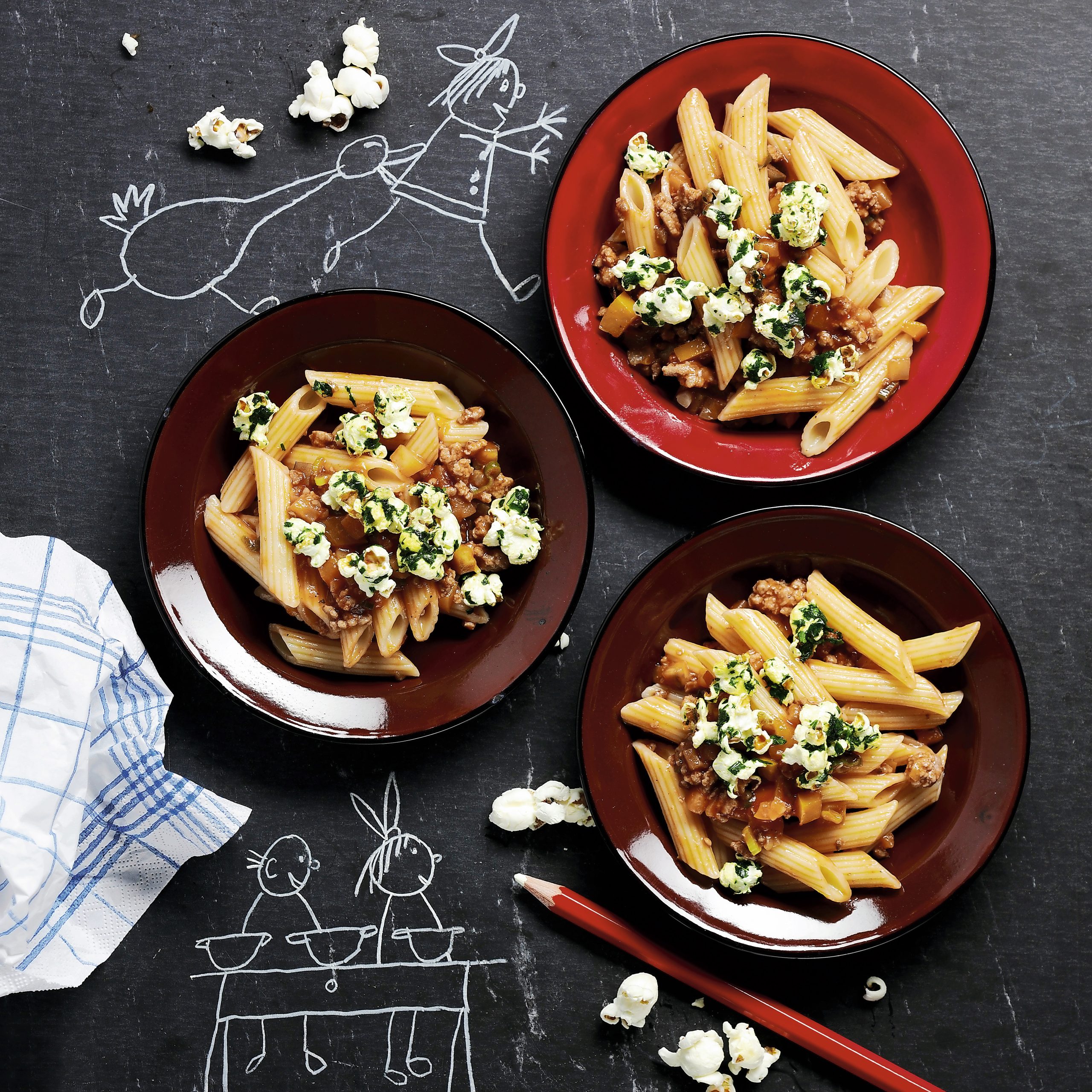 Penne d'été et pop-corn aux herbes