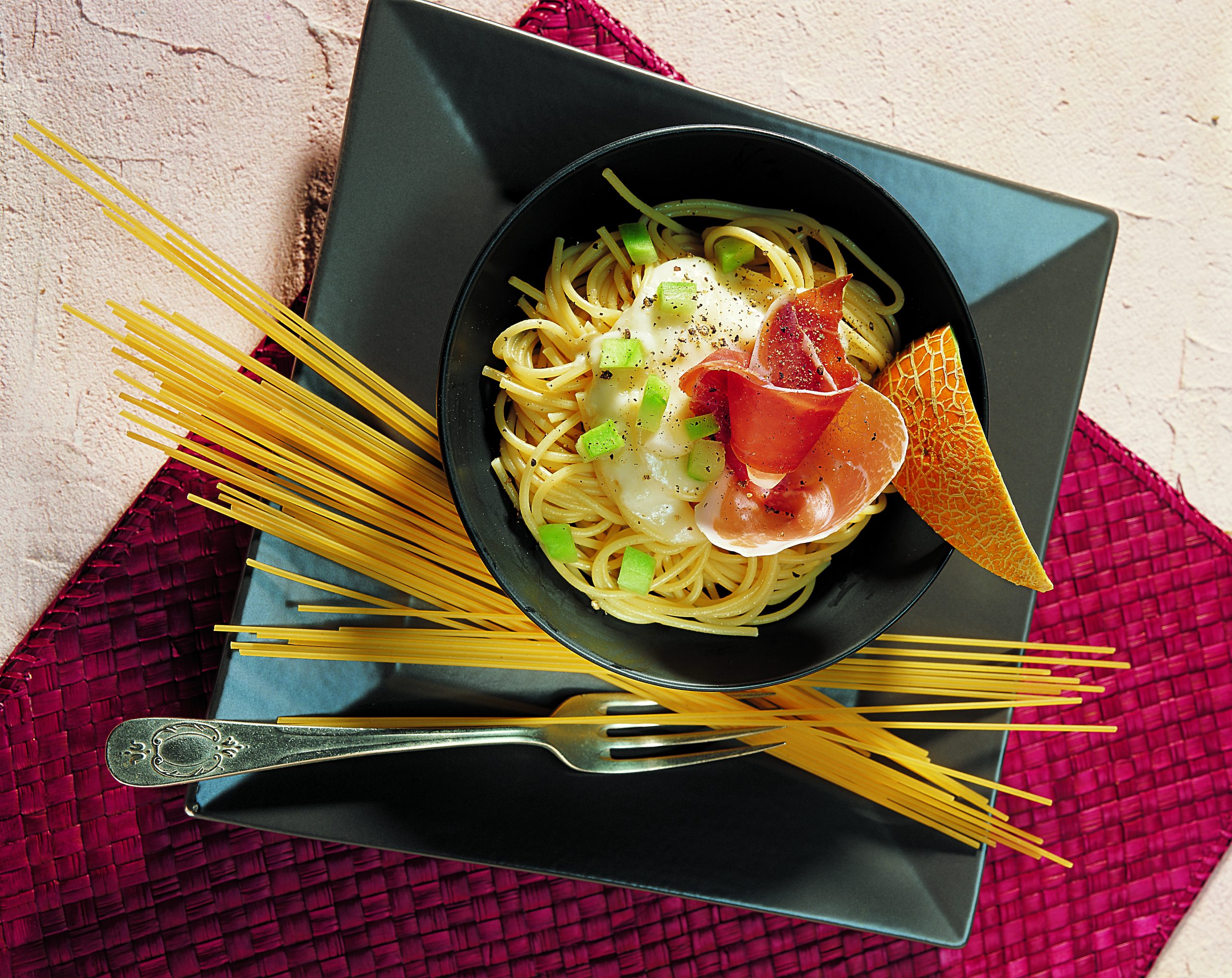 Spaghettis sauce au melon et au jambon