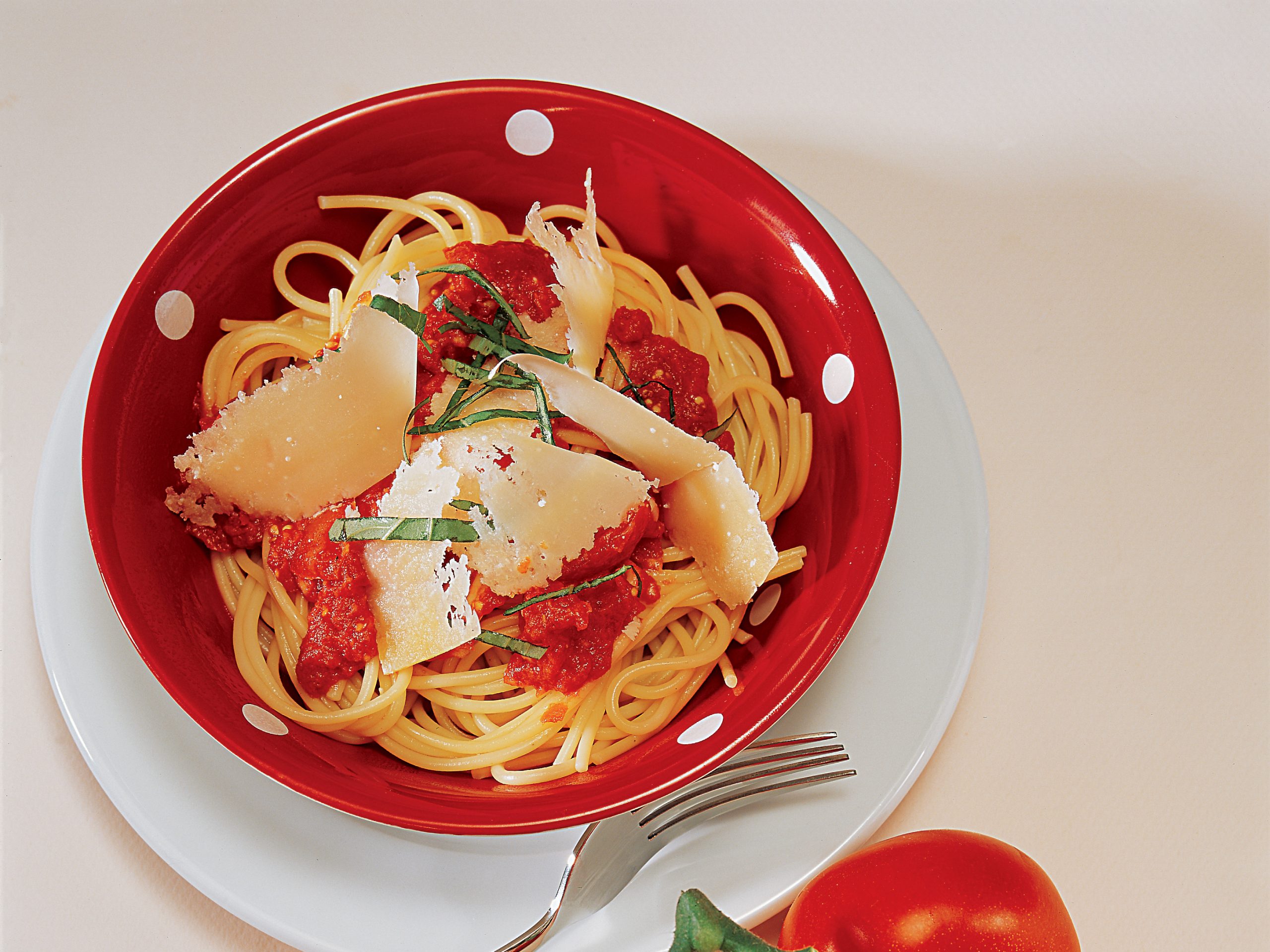 Spaghetti an roher Tomatensauce