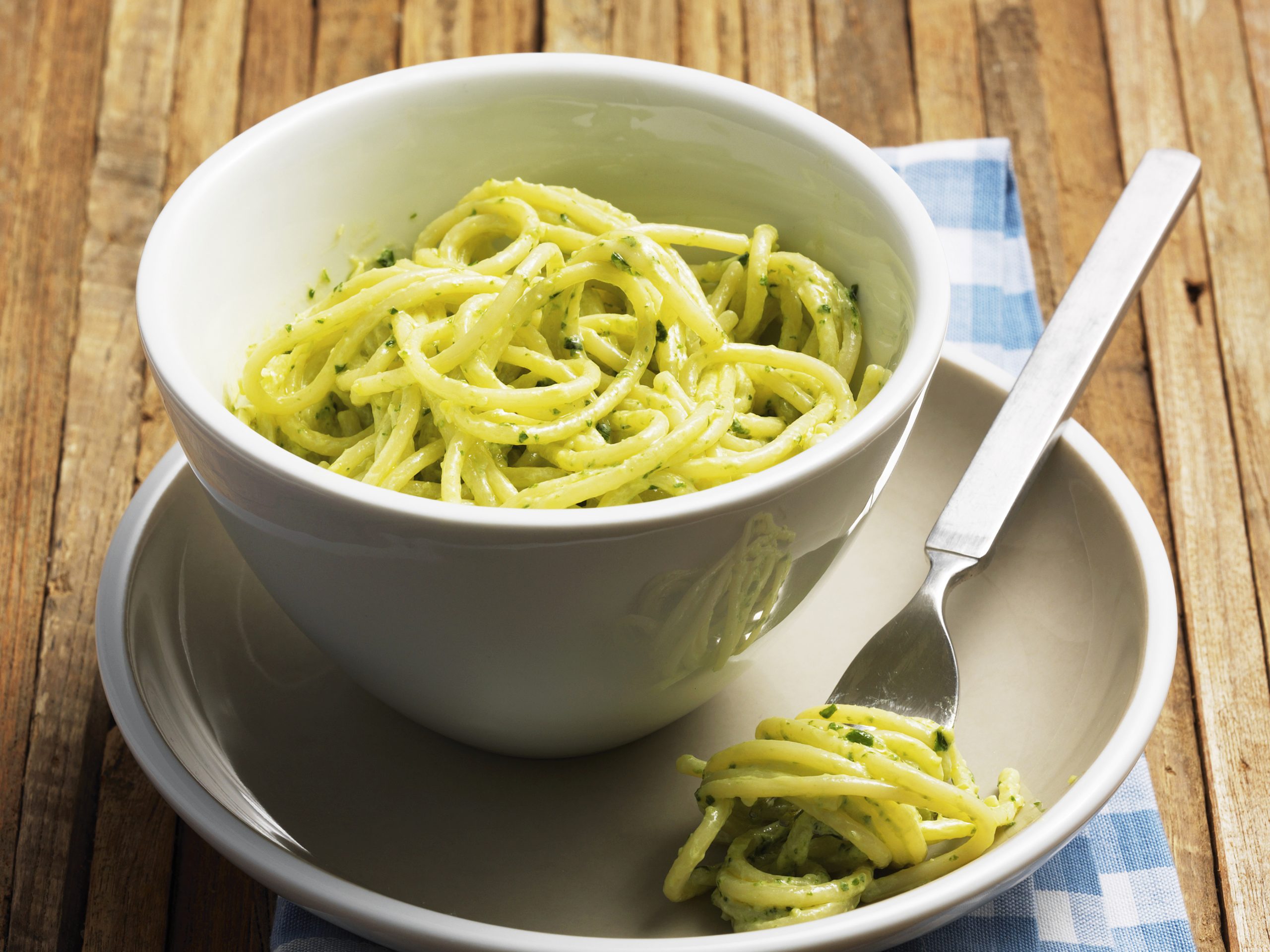 Spaghetti mit Bärlauchpesto-Sauce