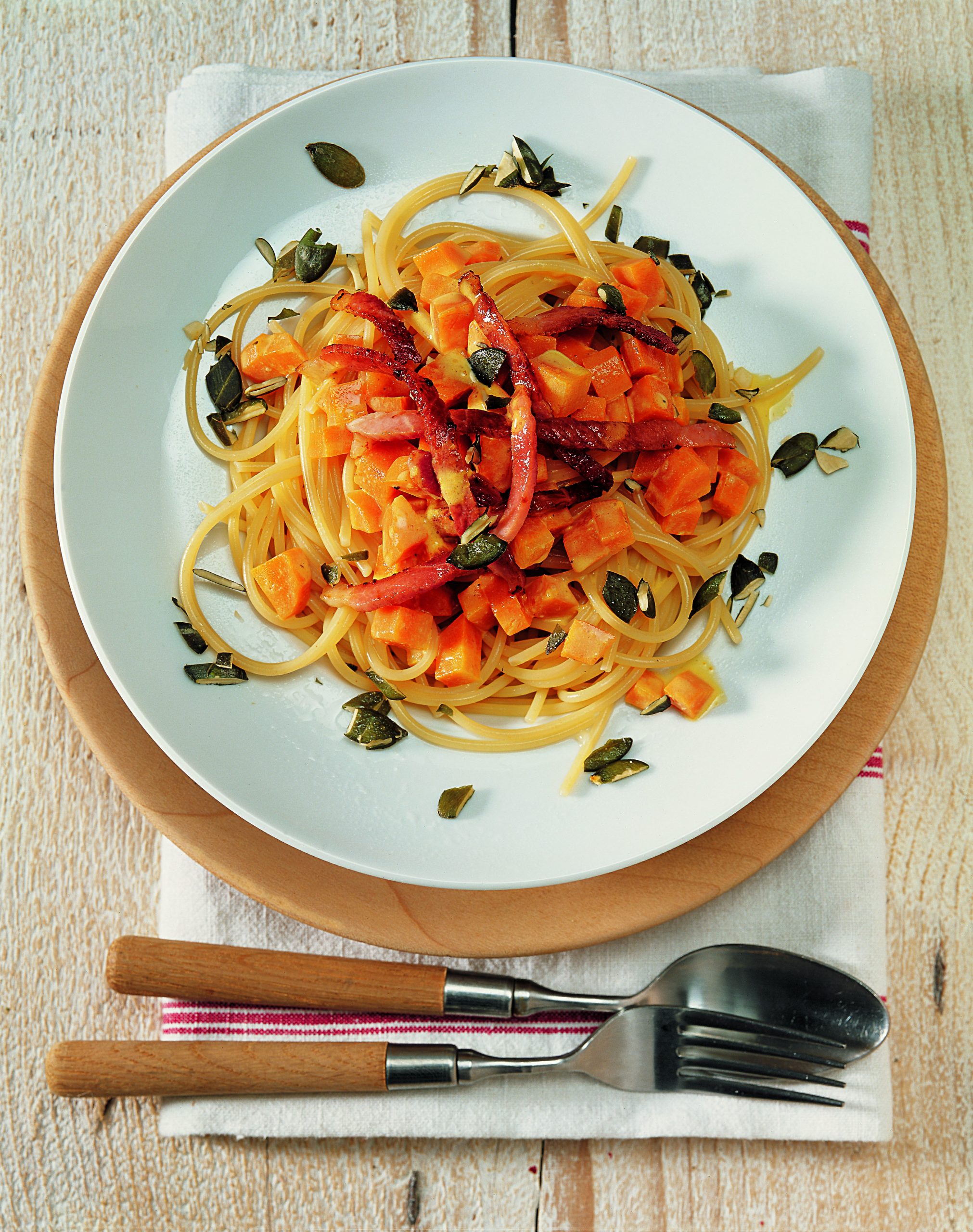 Spaghetti mit Kürbis und Buurehamme