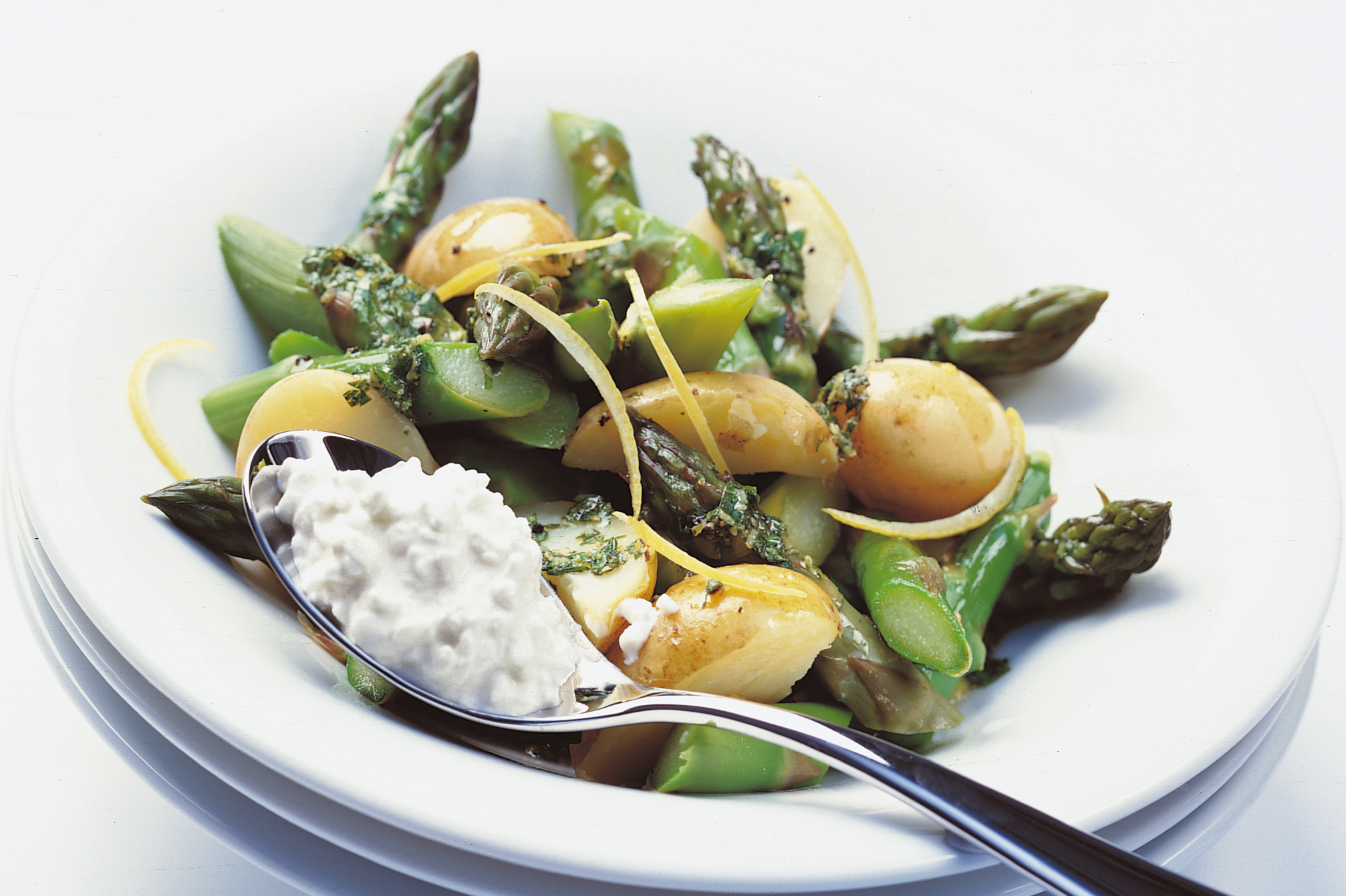 Spargel-Kartoffelsalat mit Hüttenkäse
