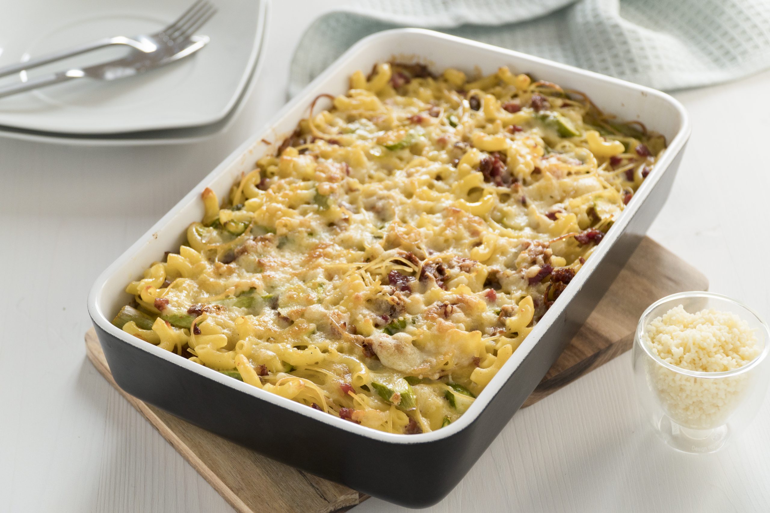 Spargel-Teigwaren-Gratin mit Speck