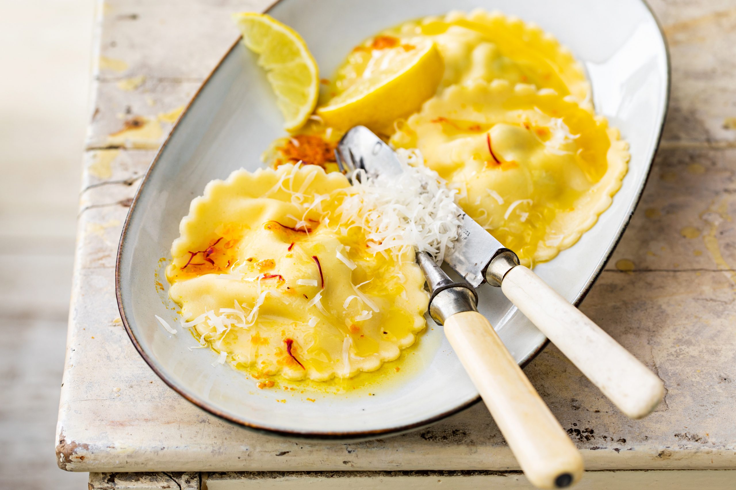 Spargelravioli an Safran-Zitronen-Butter