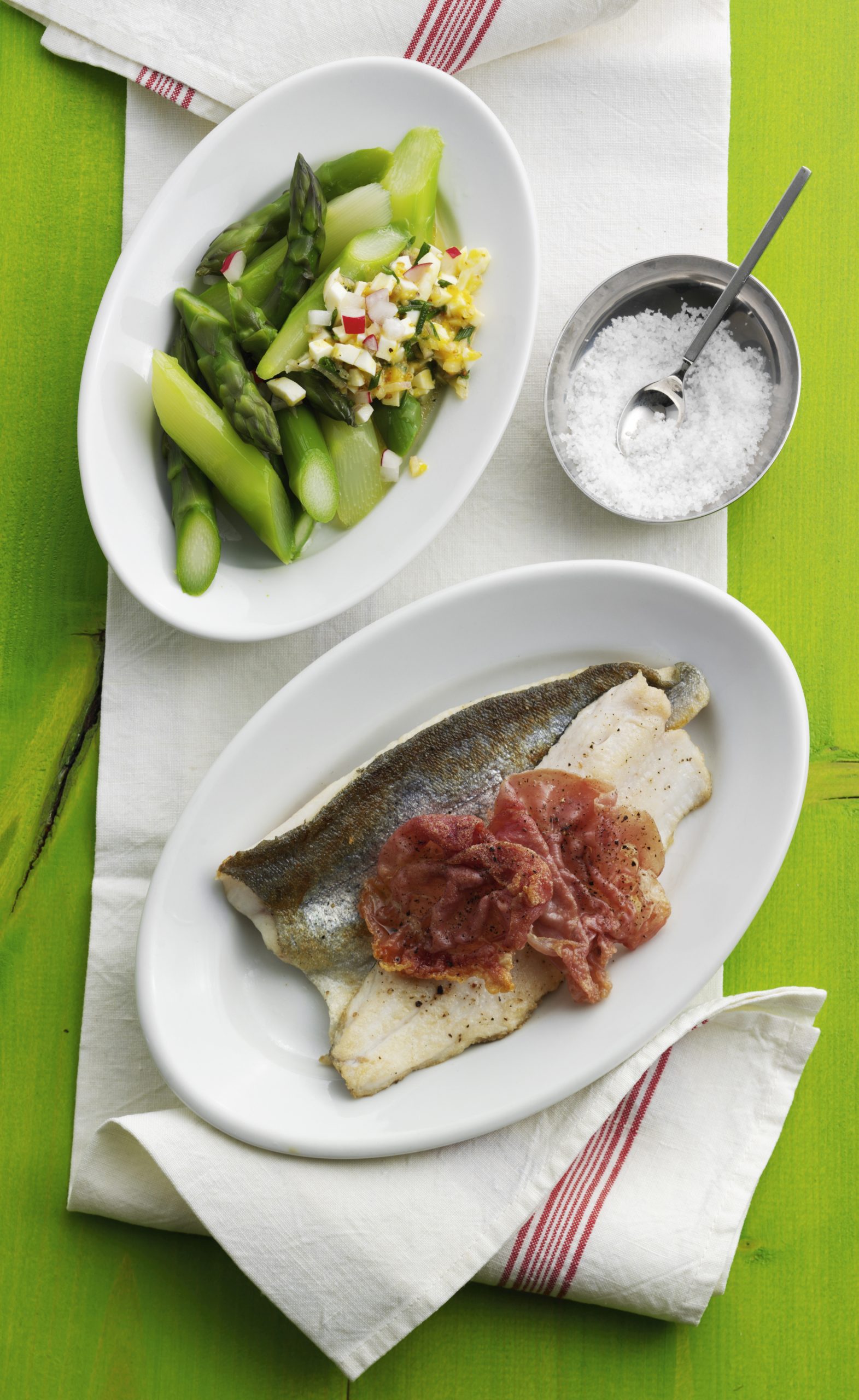 Salade d'asperges et filets de poisson