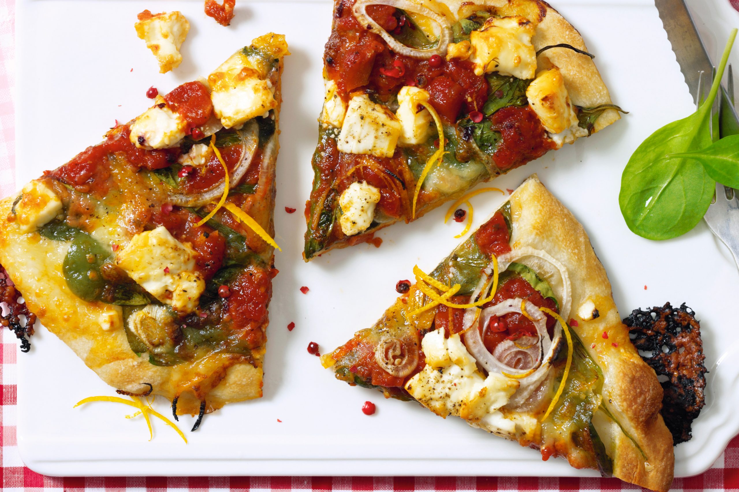 Pizza aux épinards et au fromage frais