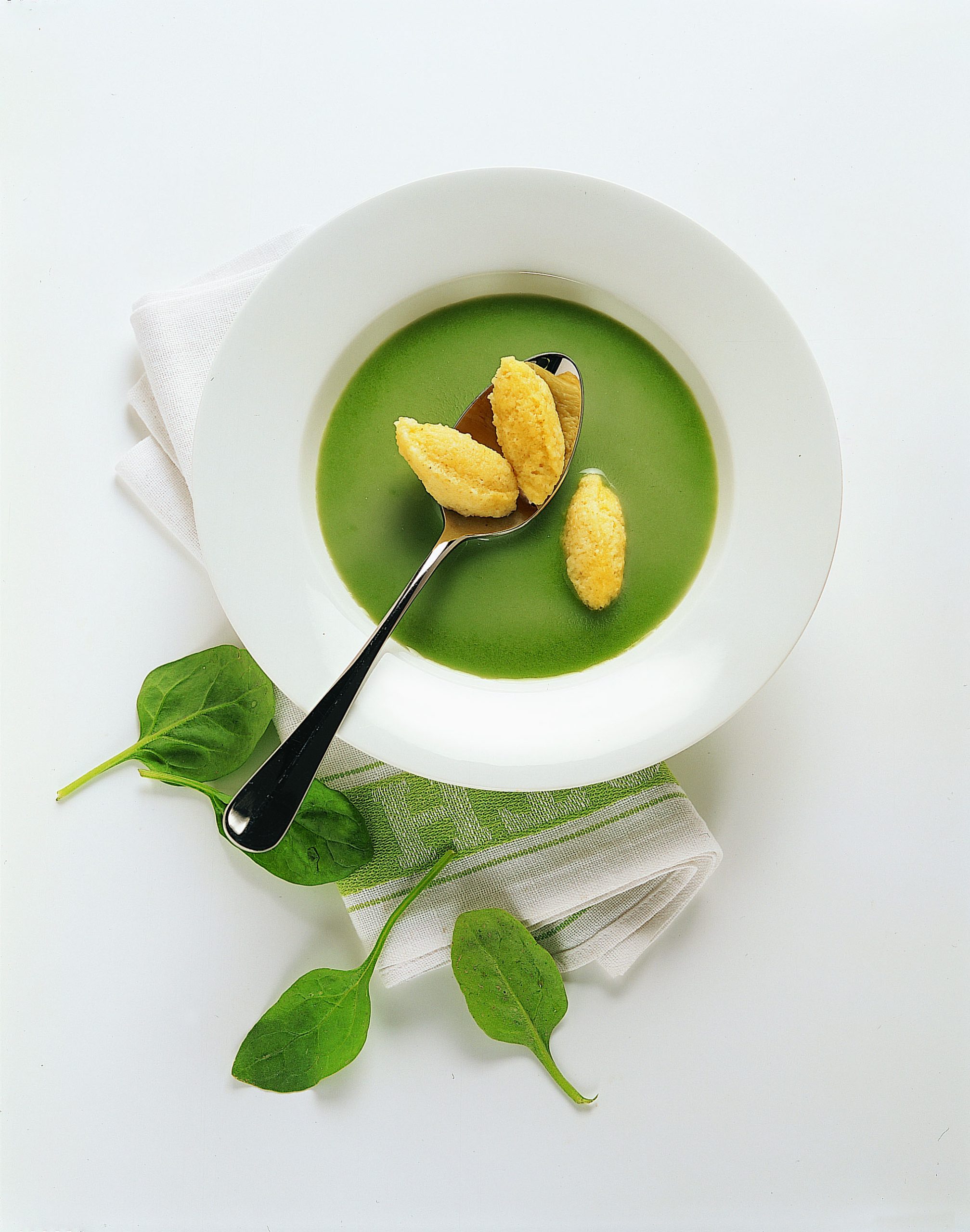 Spinatsuppe mit Griessnockerln