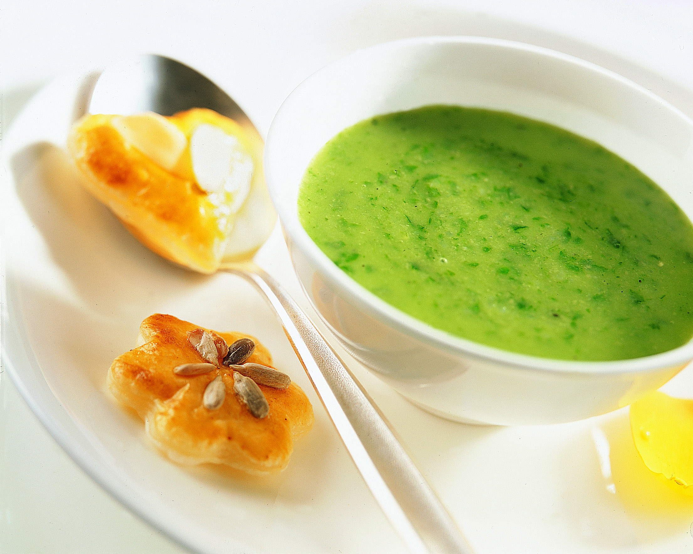 Soupe aux épinards et ses feuilletés garnis