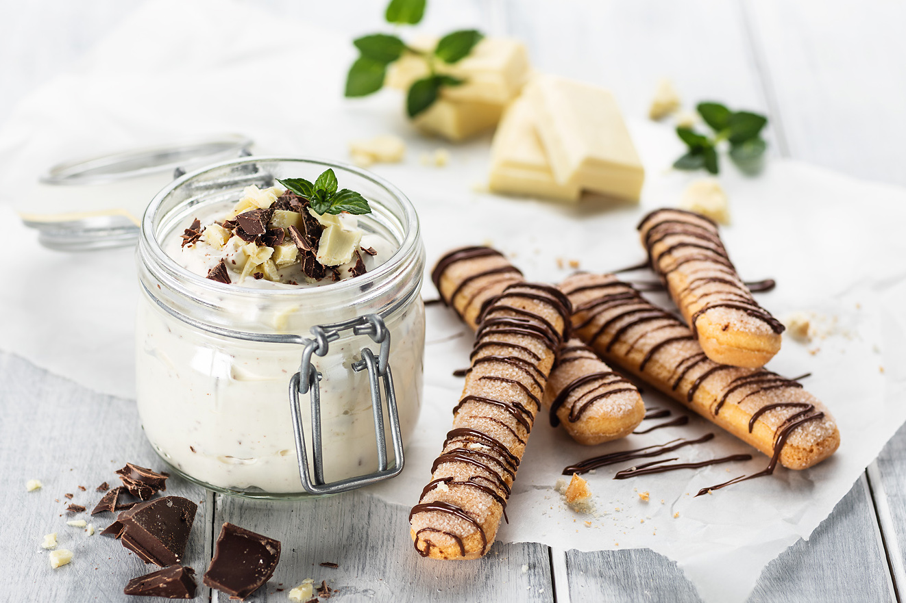 Yogourt stracciatella à la crème et biscuits à la cuillère