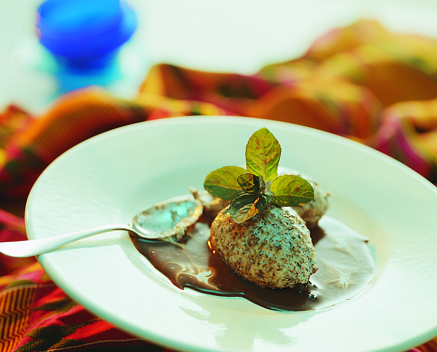Mousse de stracciatella à la sauce au chocolat