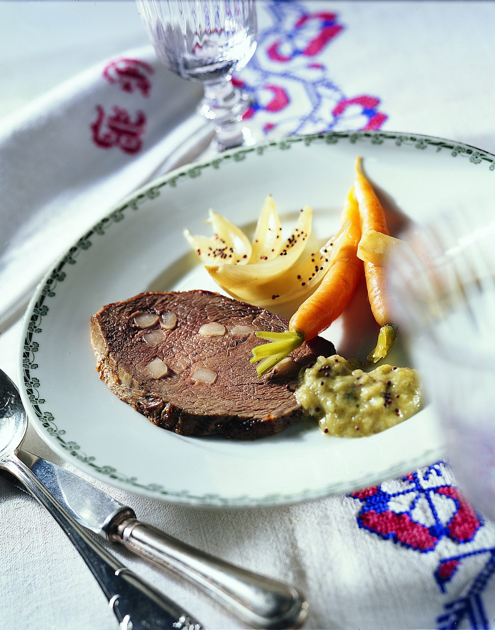 Svícková (Rindsbraten mit Rahmsauce)
