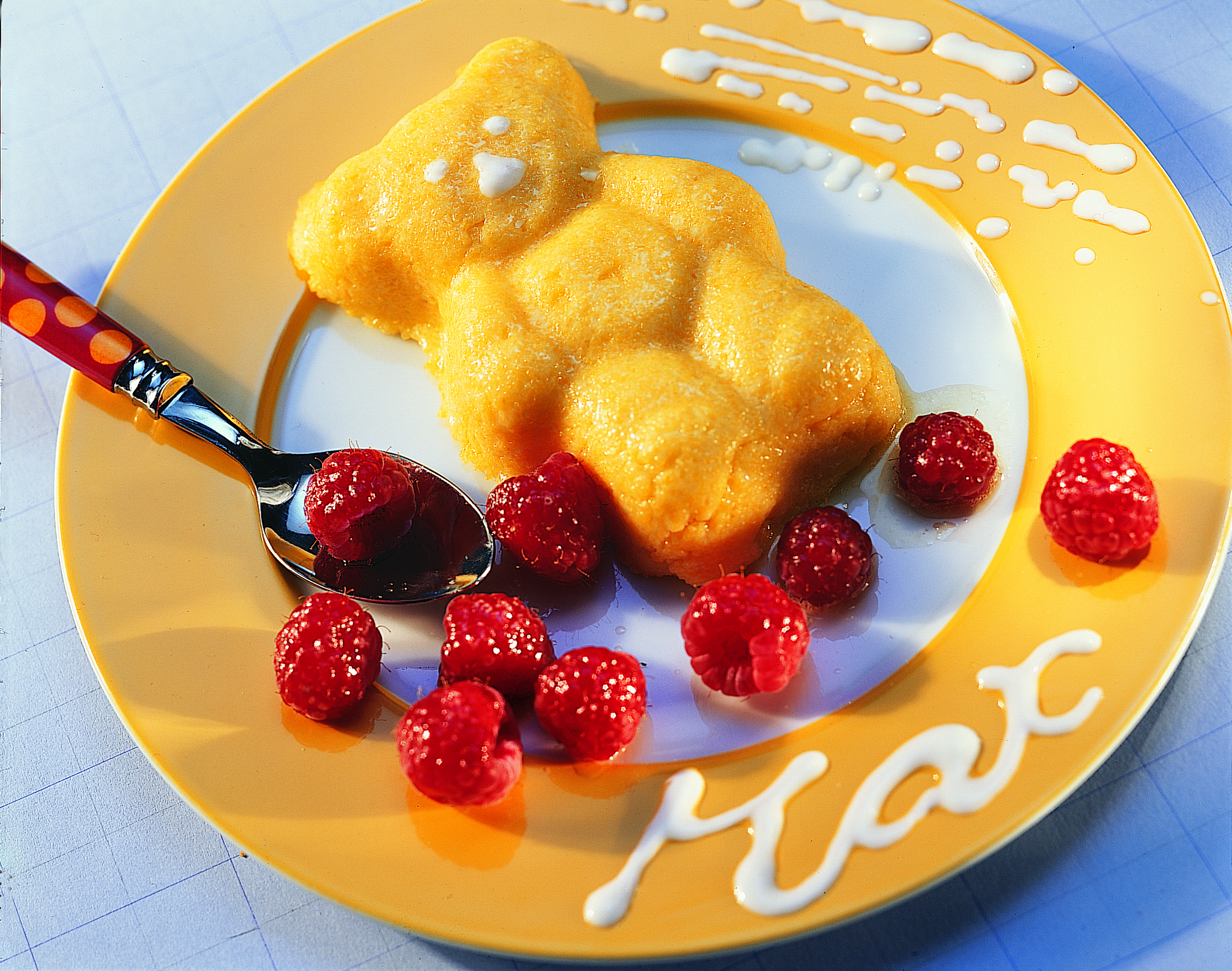 Sweet-Polenta mit geschmolzenen Himbeeren