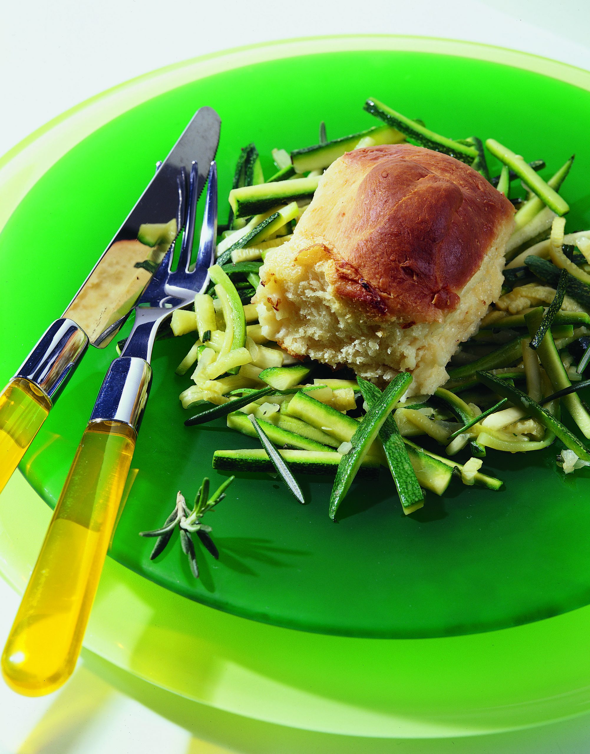 Tilsiter-Dampfnudeln mit Zucchini