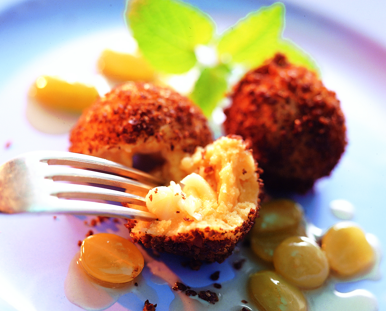 Boulettes au tilsit et raisin au porto