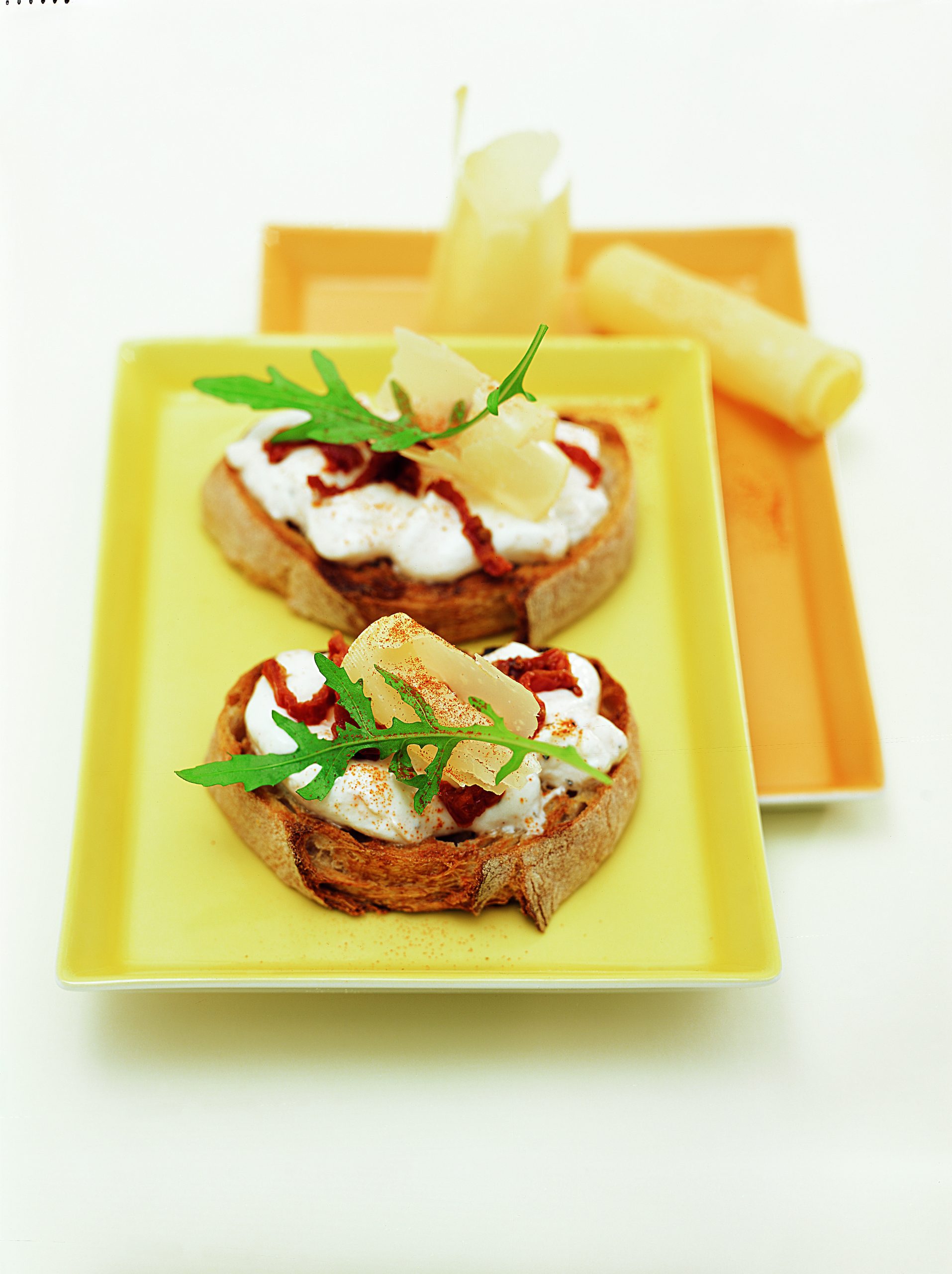 Crostini aux tomates et à la roquette