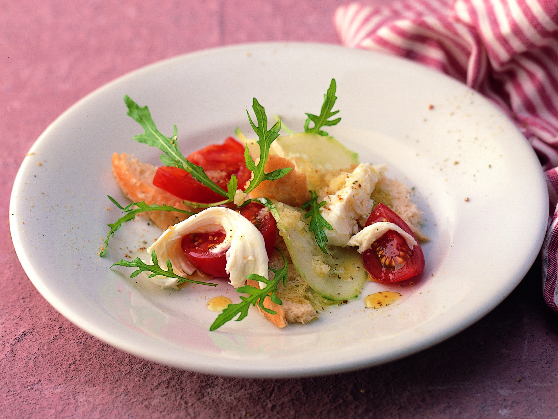 Salade de pain tomate-mozzarella