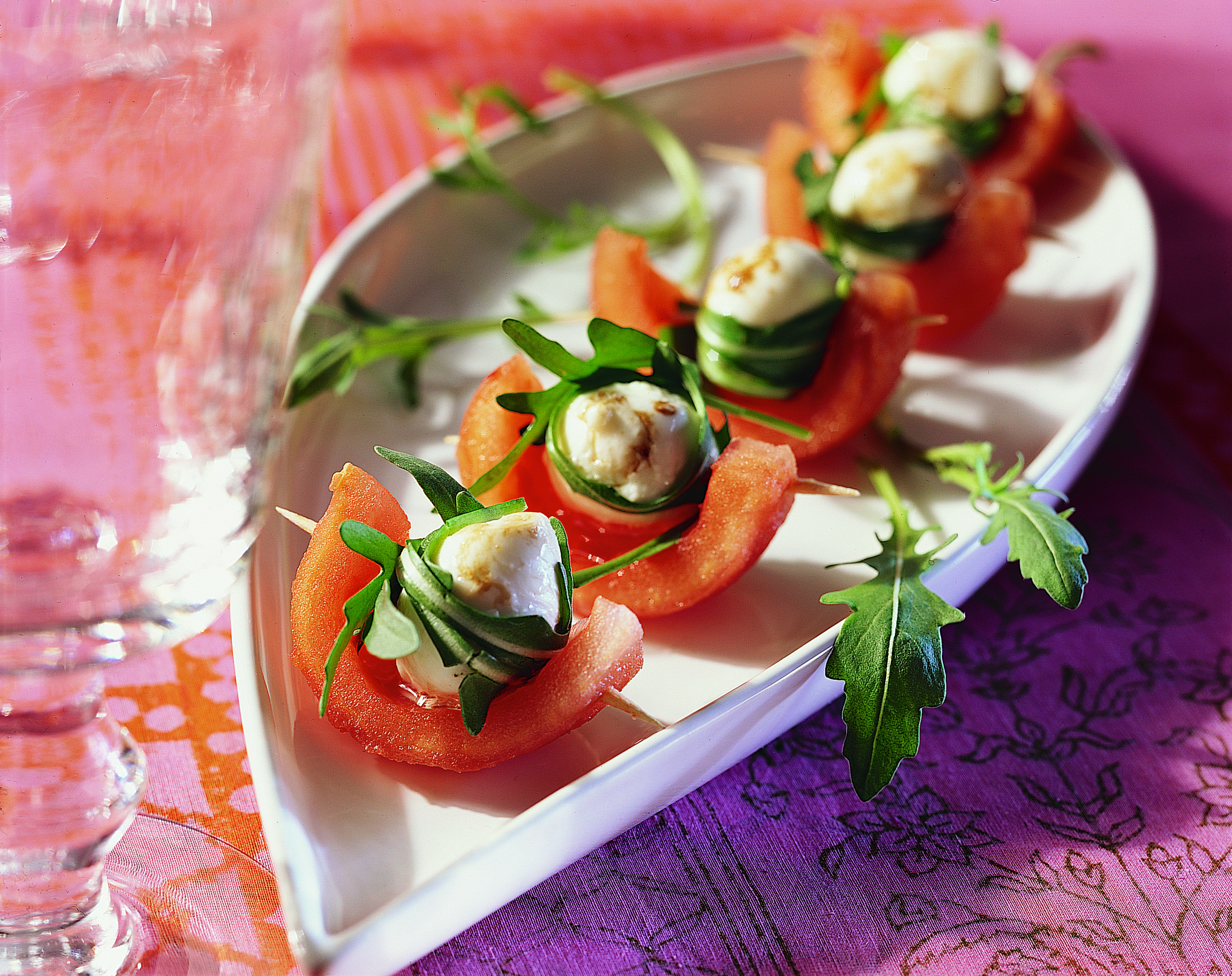 Tomaten-Rucola-Schiffchen