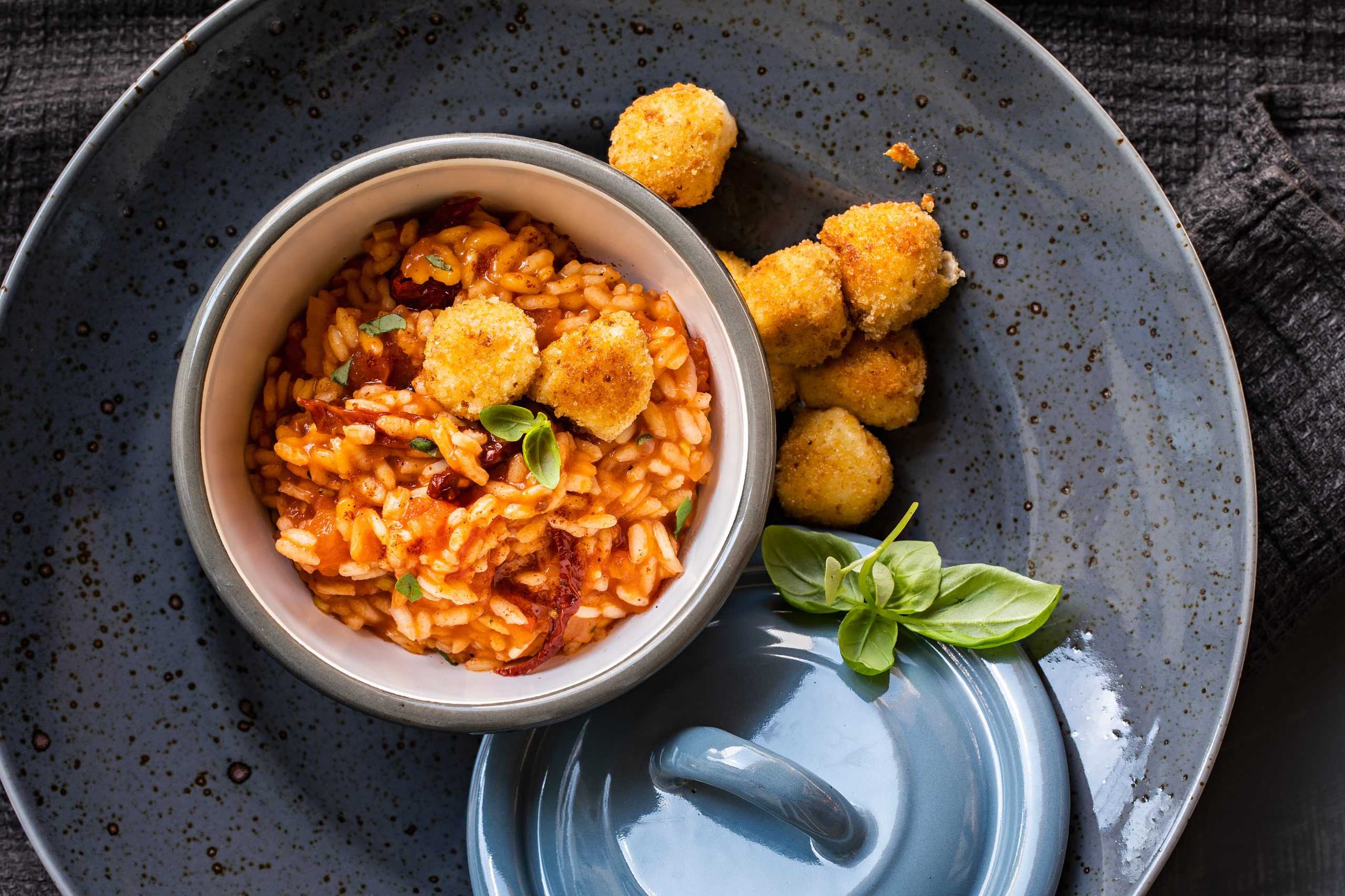 Risotto aux tomates et mozzarella panée