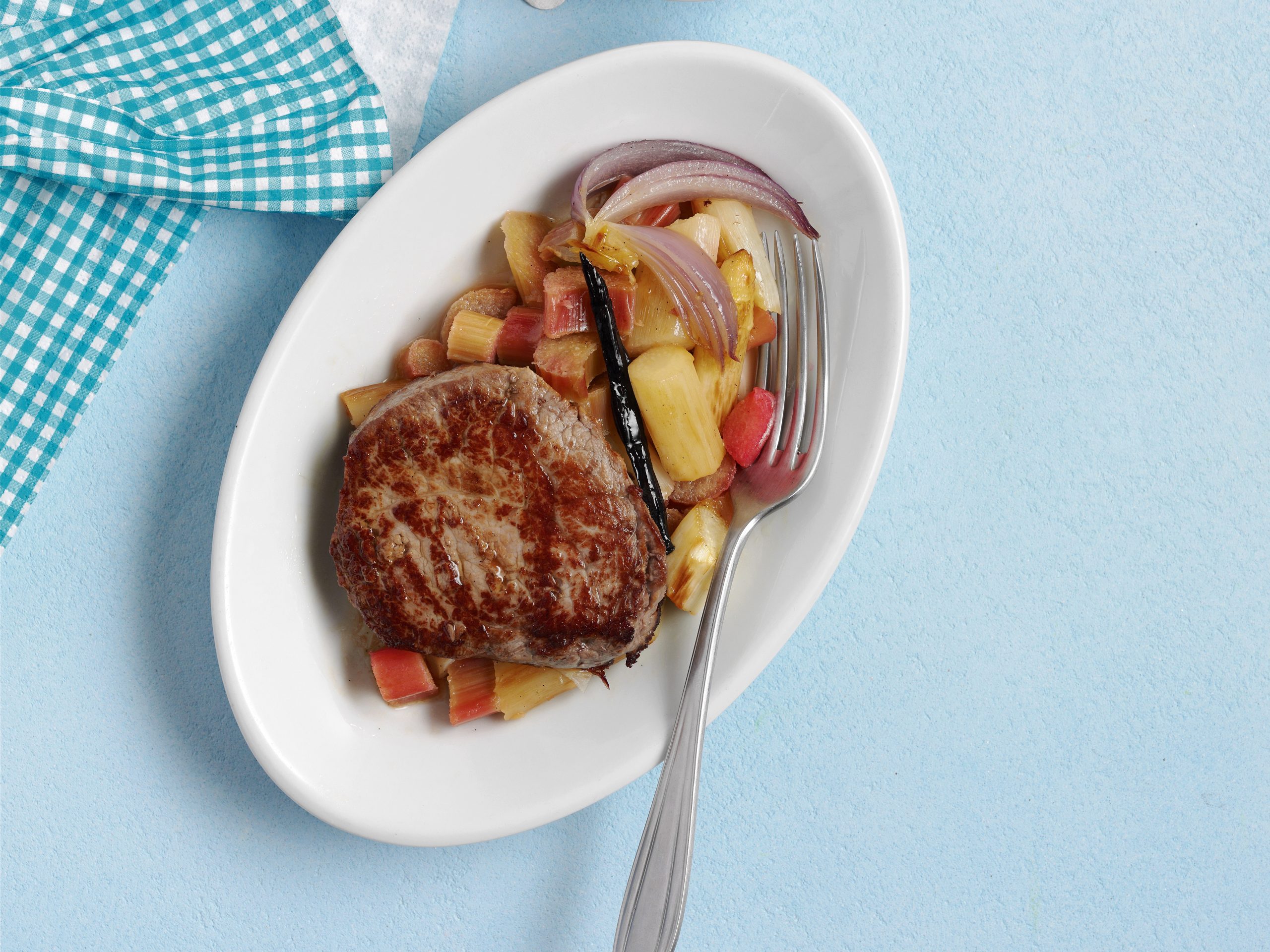 Tournedos avec rhubarbe et asperges