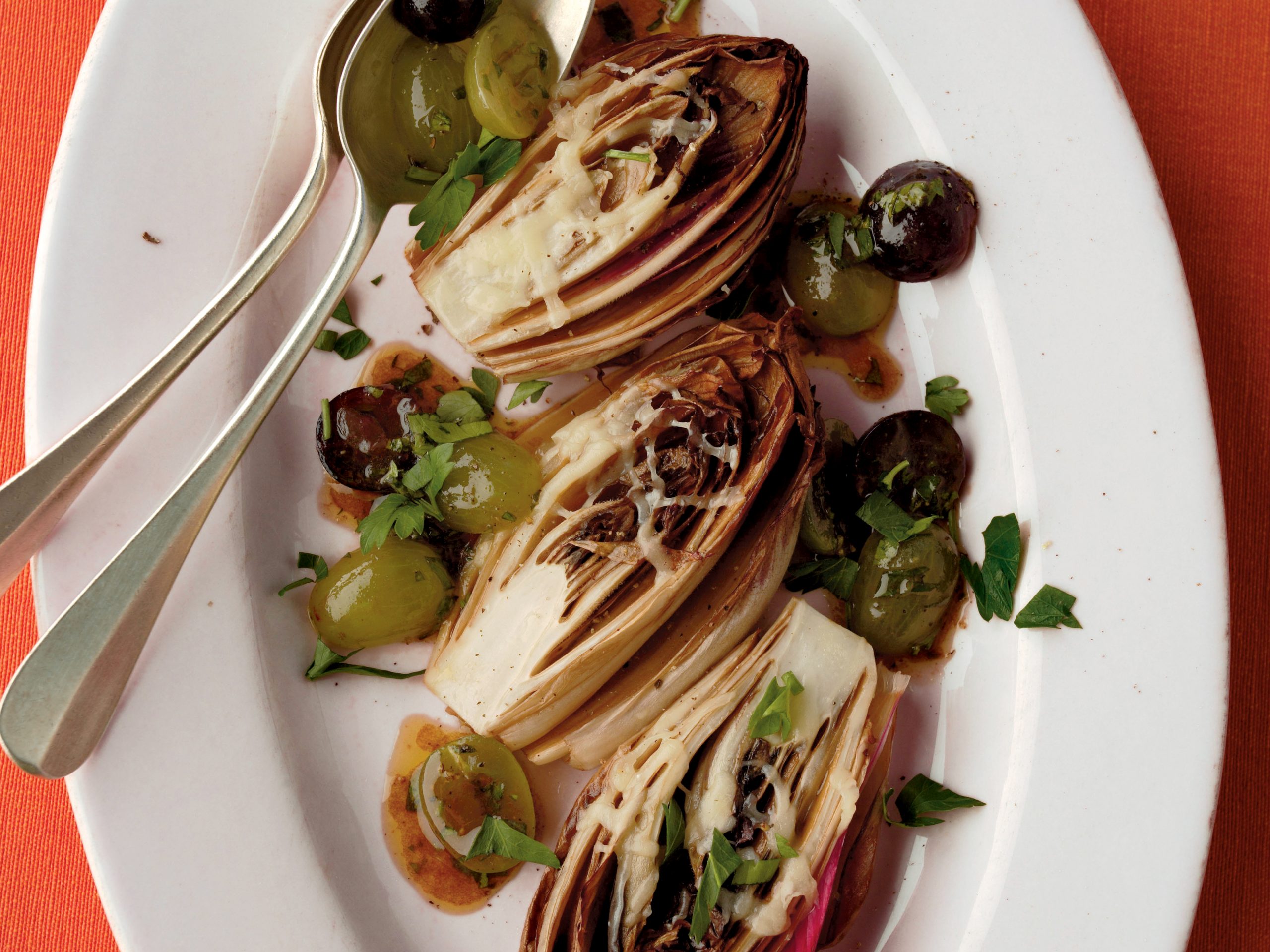 Überbackener Radicchio rosso an Traubenvinaigrette
