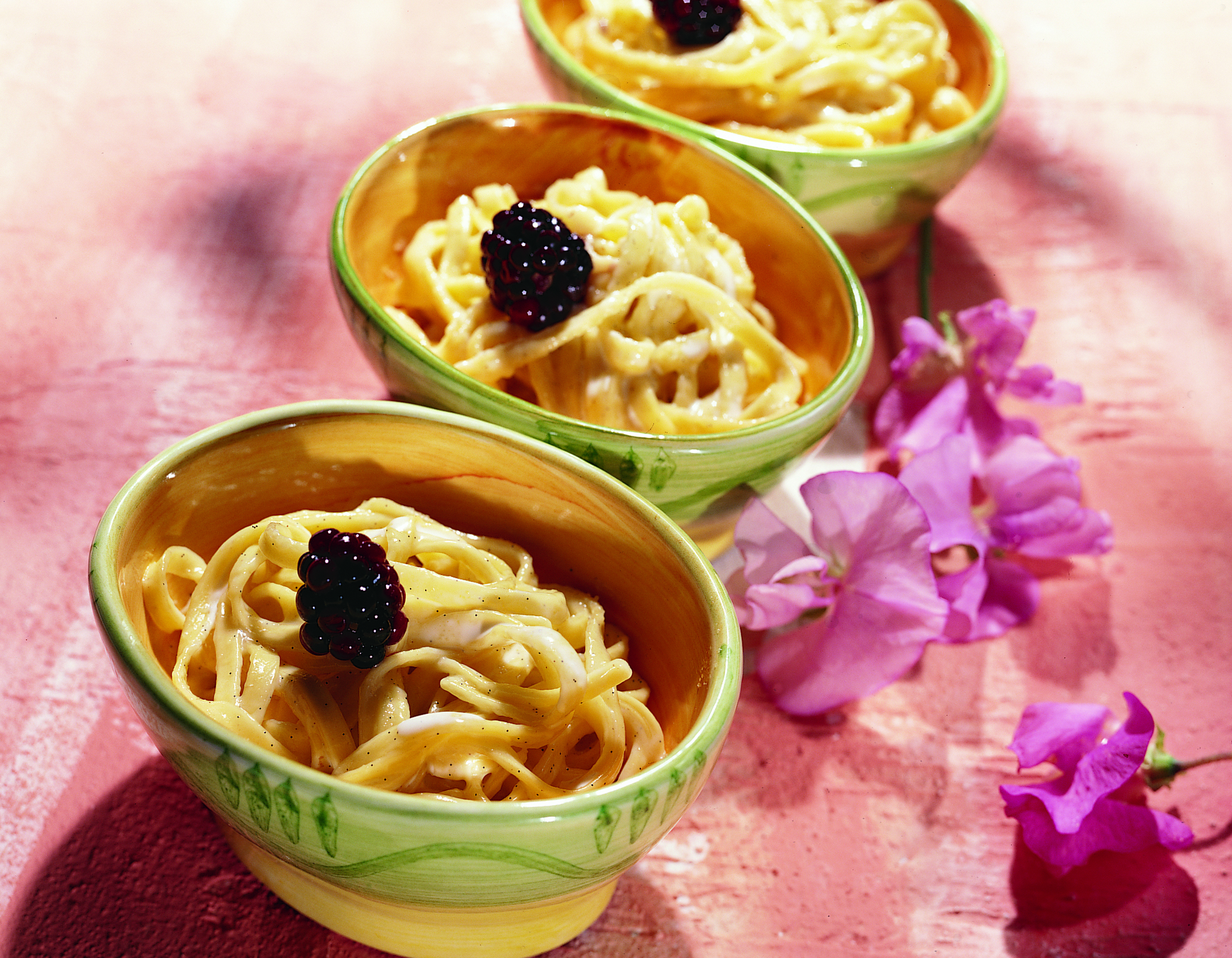 Nouilles à la vanilla sauce aux mûres