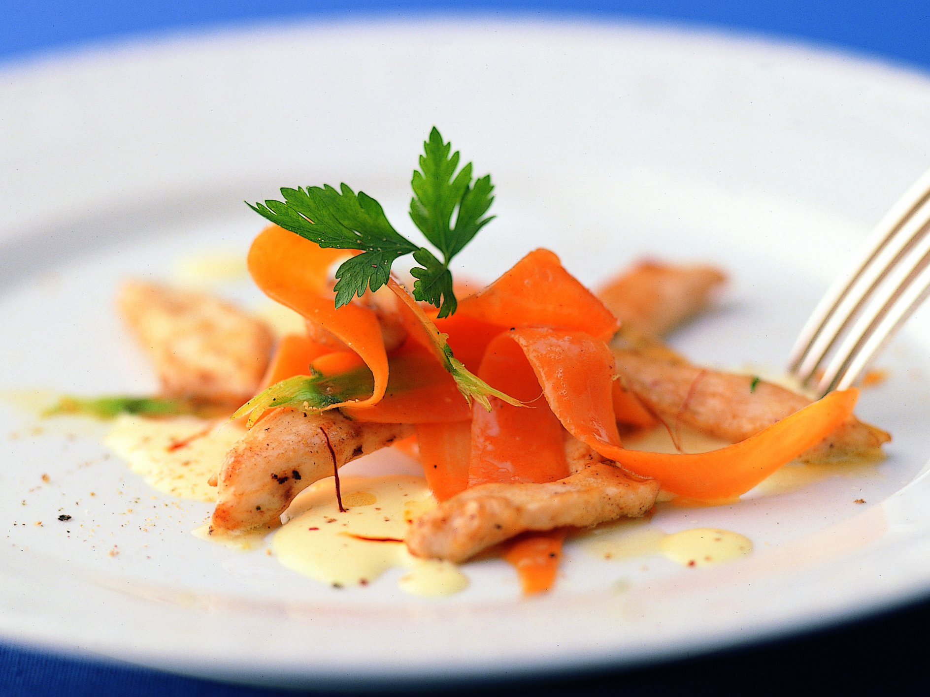 Salade de poulet et de carotte au safran