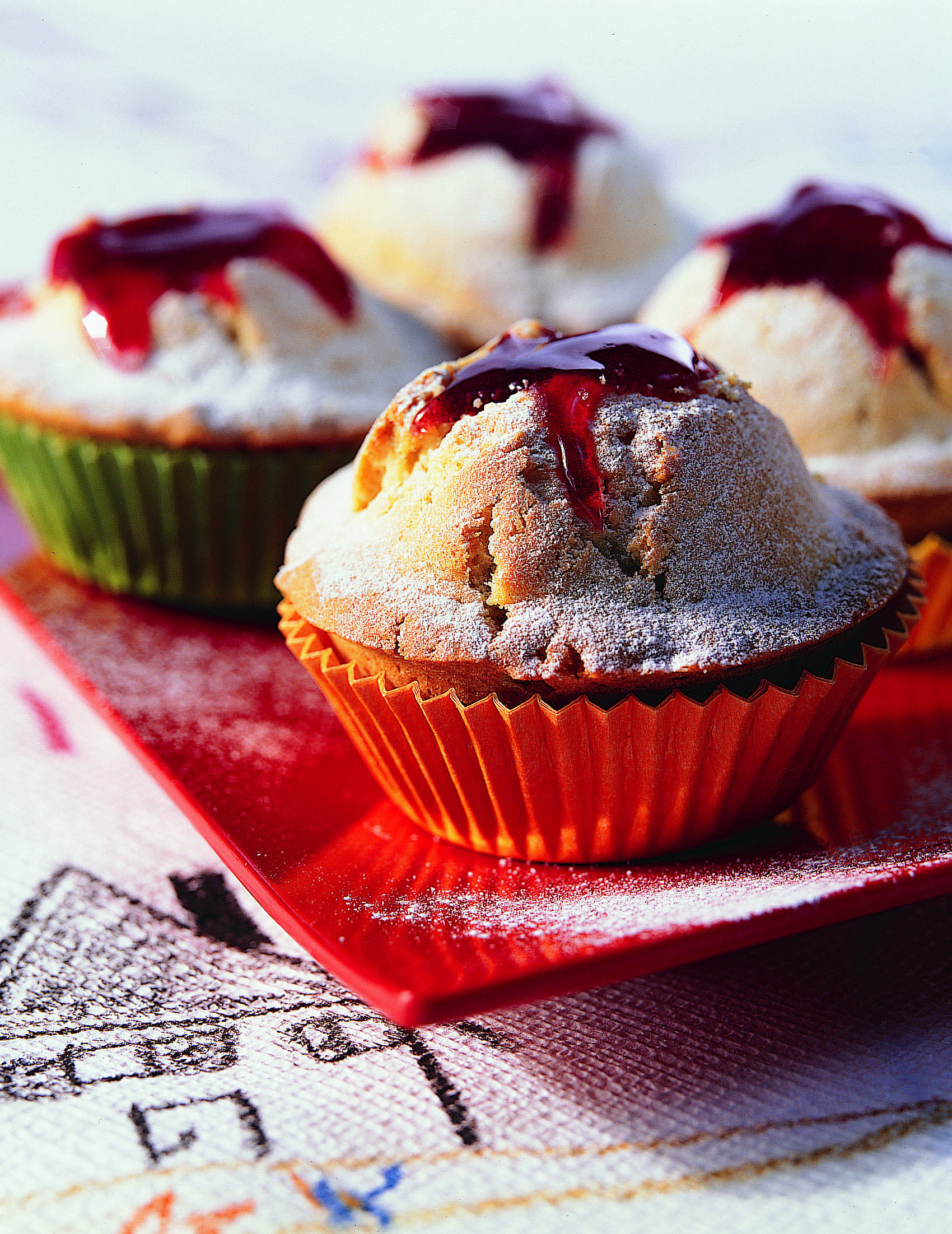 Muffins mit Himbeerkonfitüre
