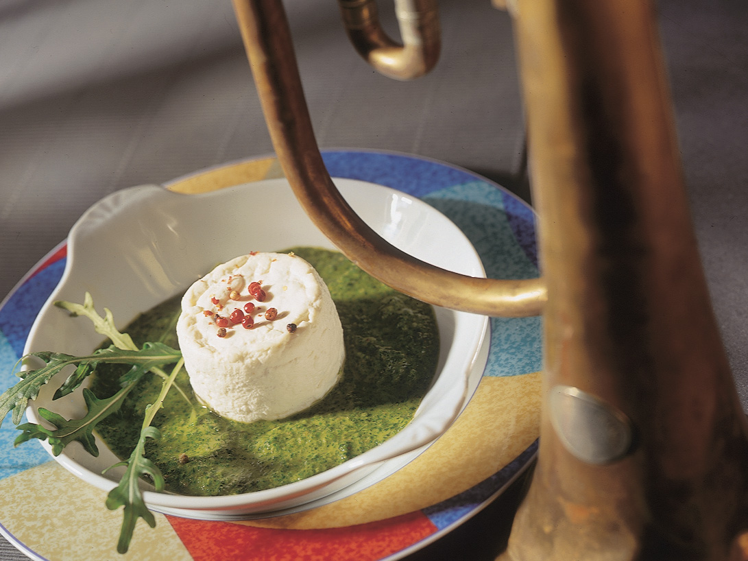 Warmer Tommes mit Rucola-Vinaigrette