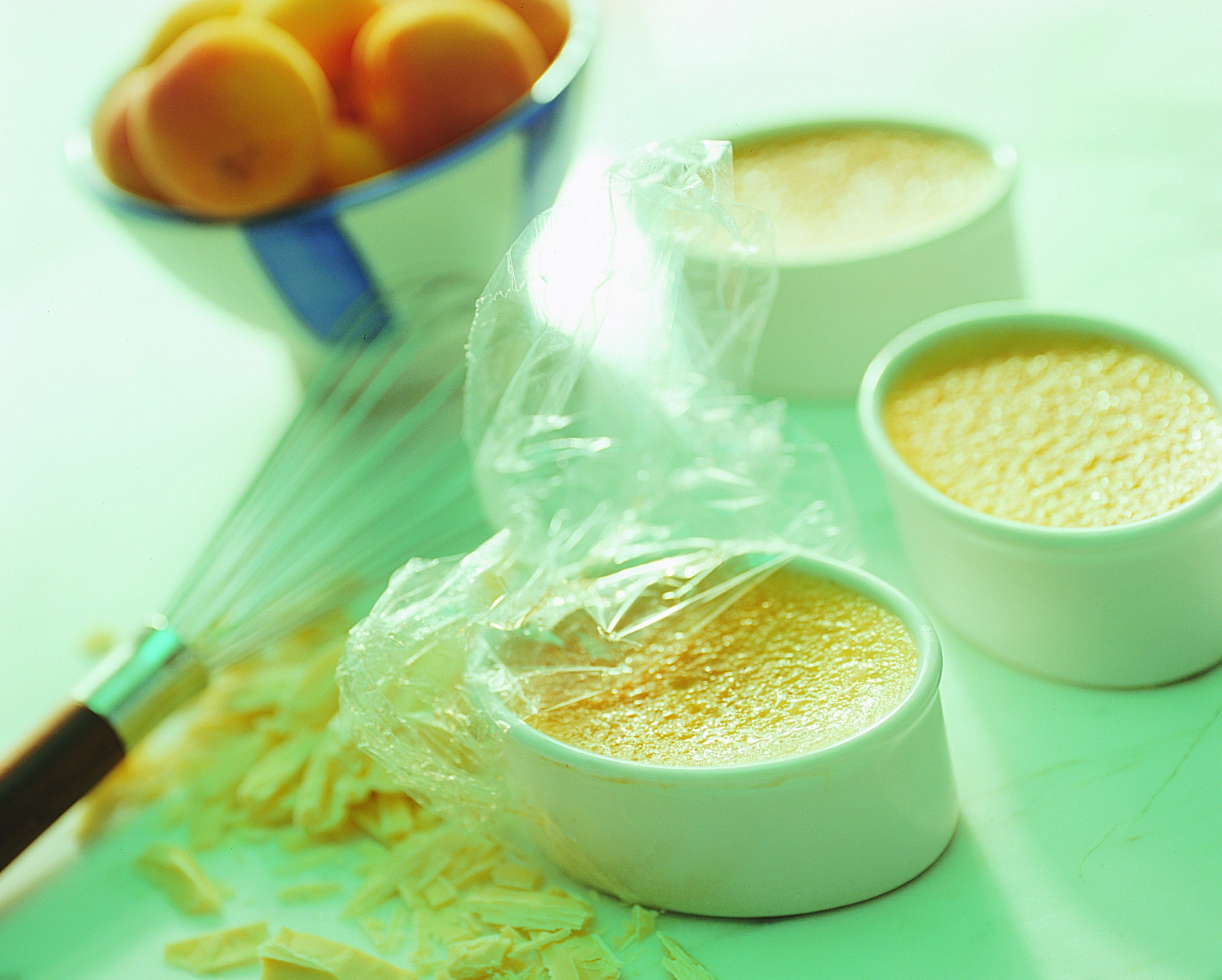 Weisser Schokoladeflan mit Aprikosen