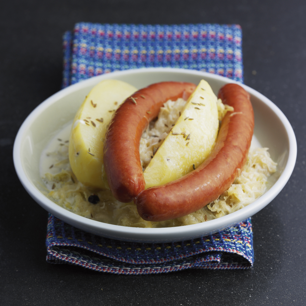 Saucisses, choucroute et pommes de terre