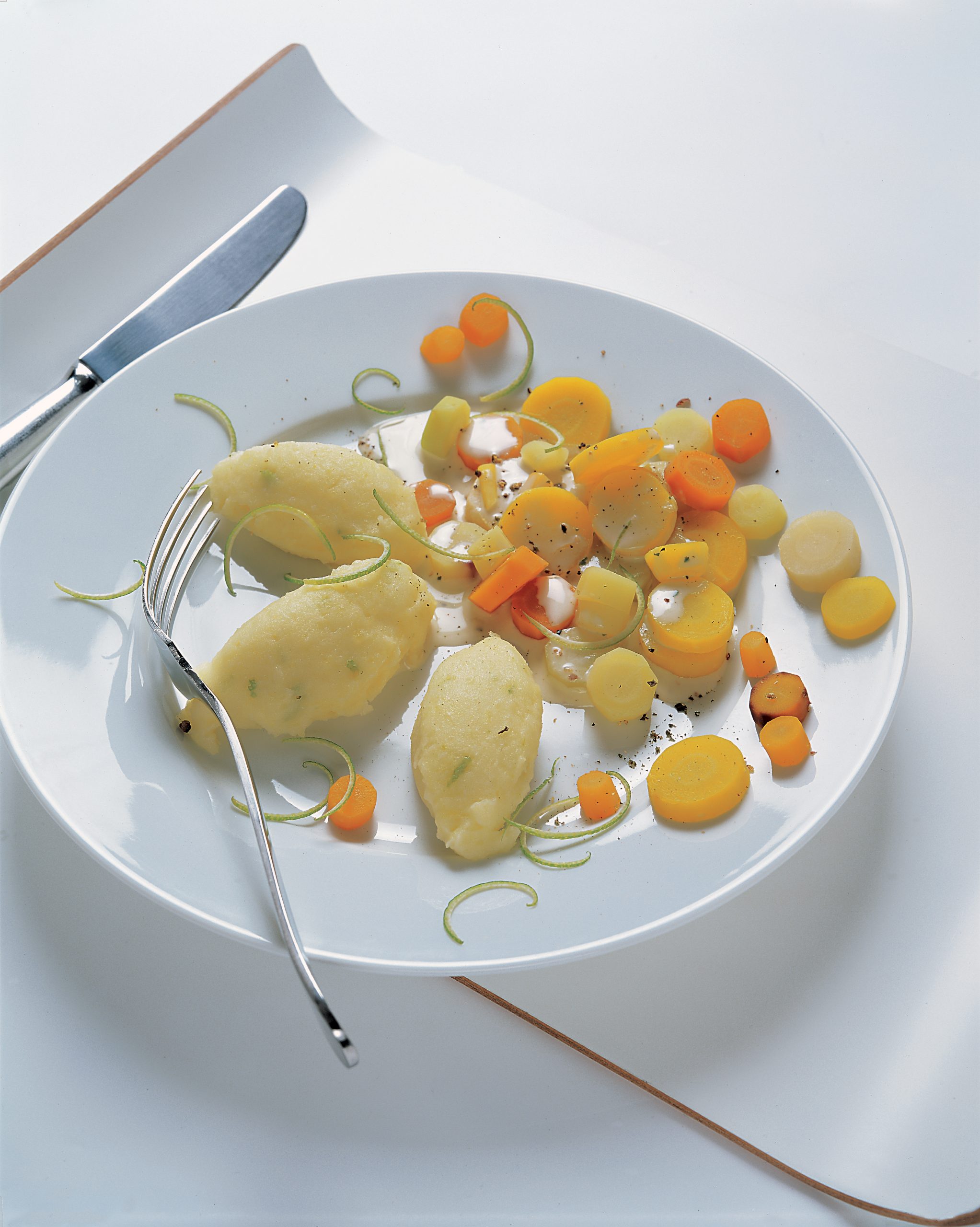 Légumes-racines, purée à l'ail et au citron vert