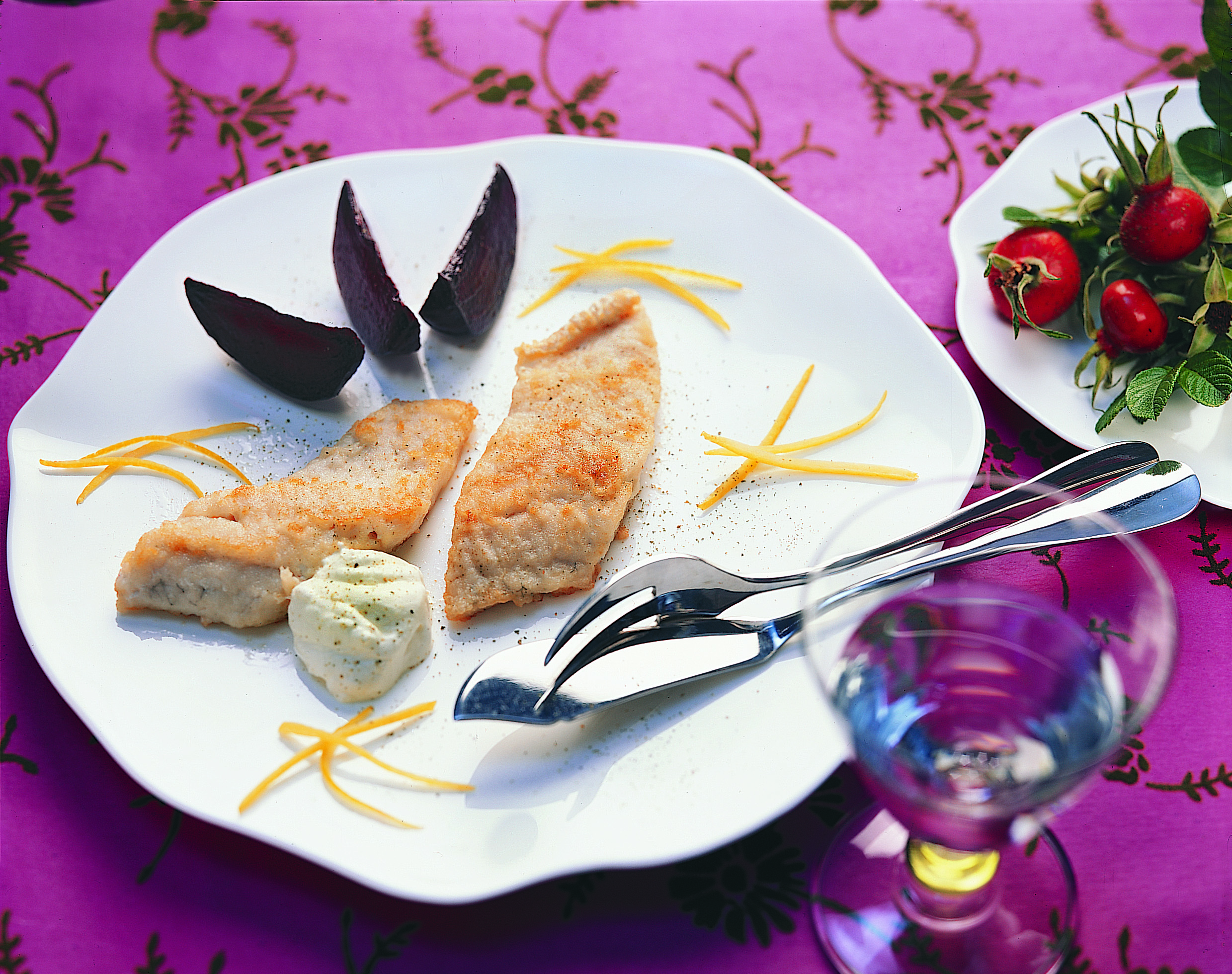 Zander mit gebratenen Randenschnitzen