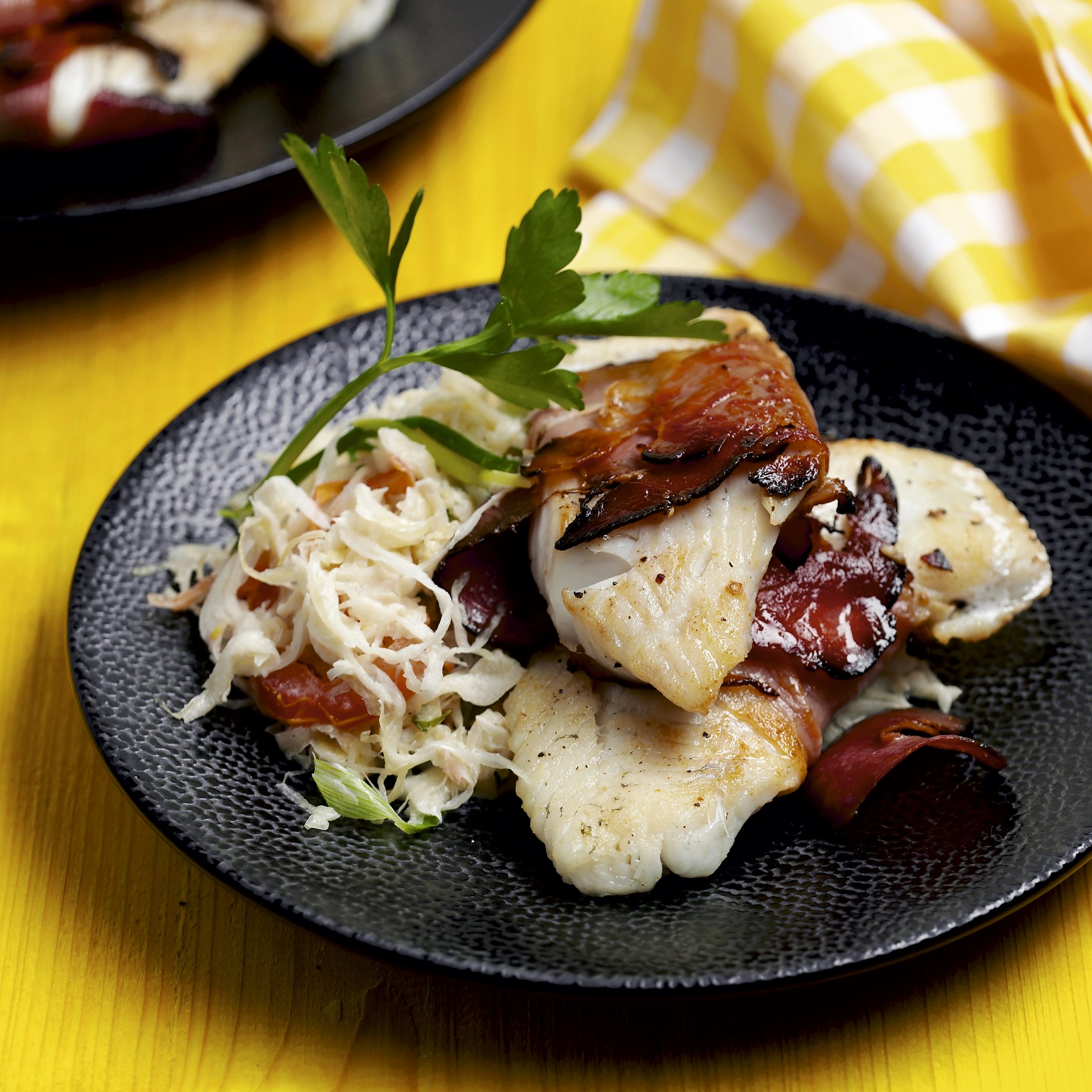 Filets de sandre, tomates et choucroute