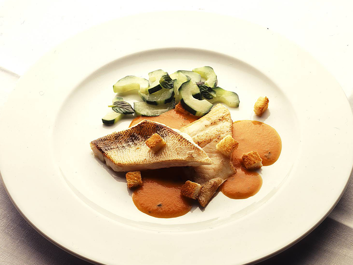 Zanderfilets mit Tomatensauce