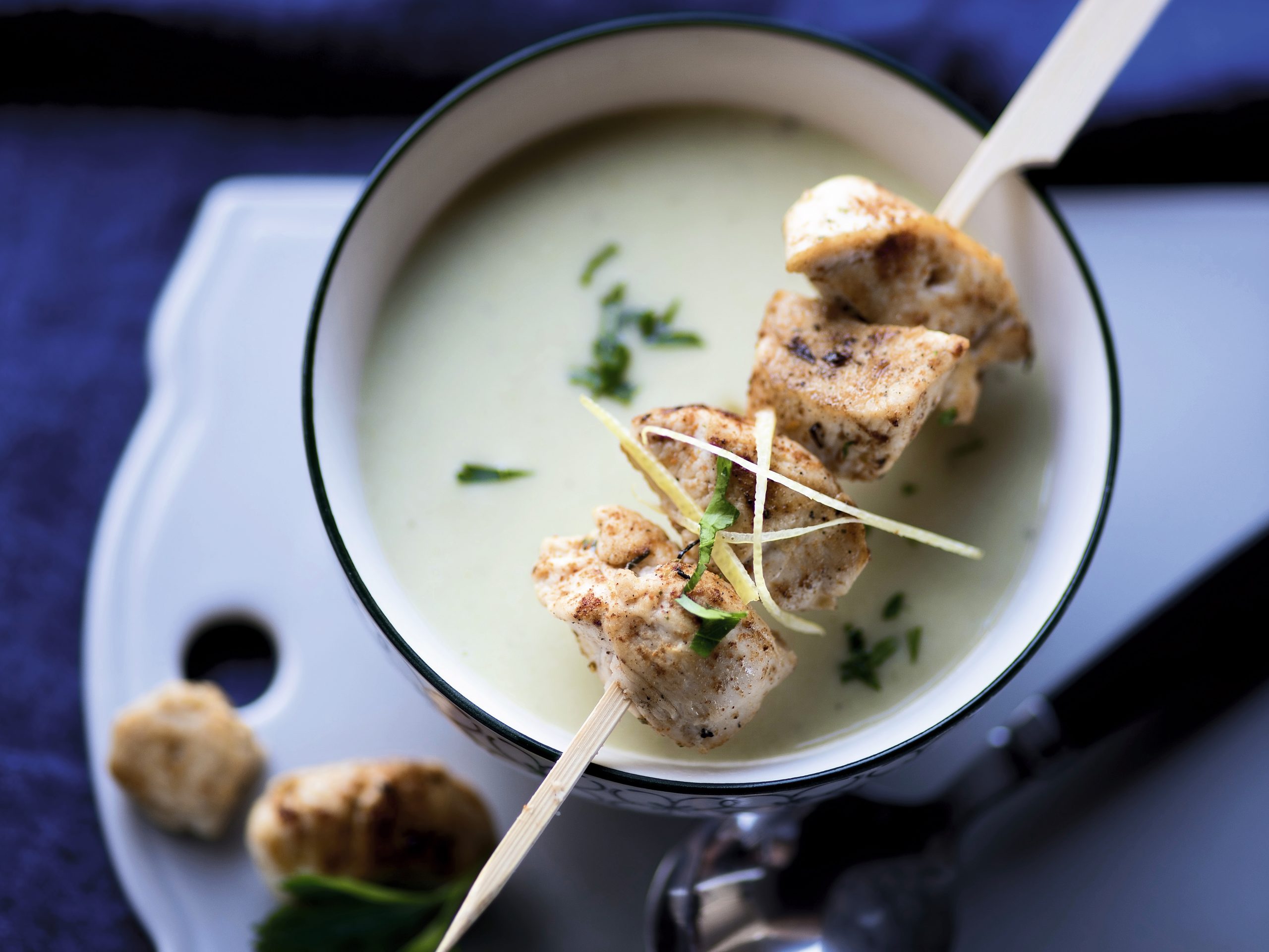 Velouté de saison, brochettes de poulet