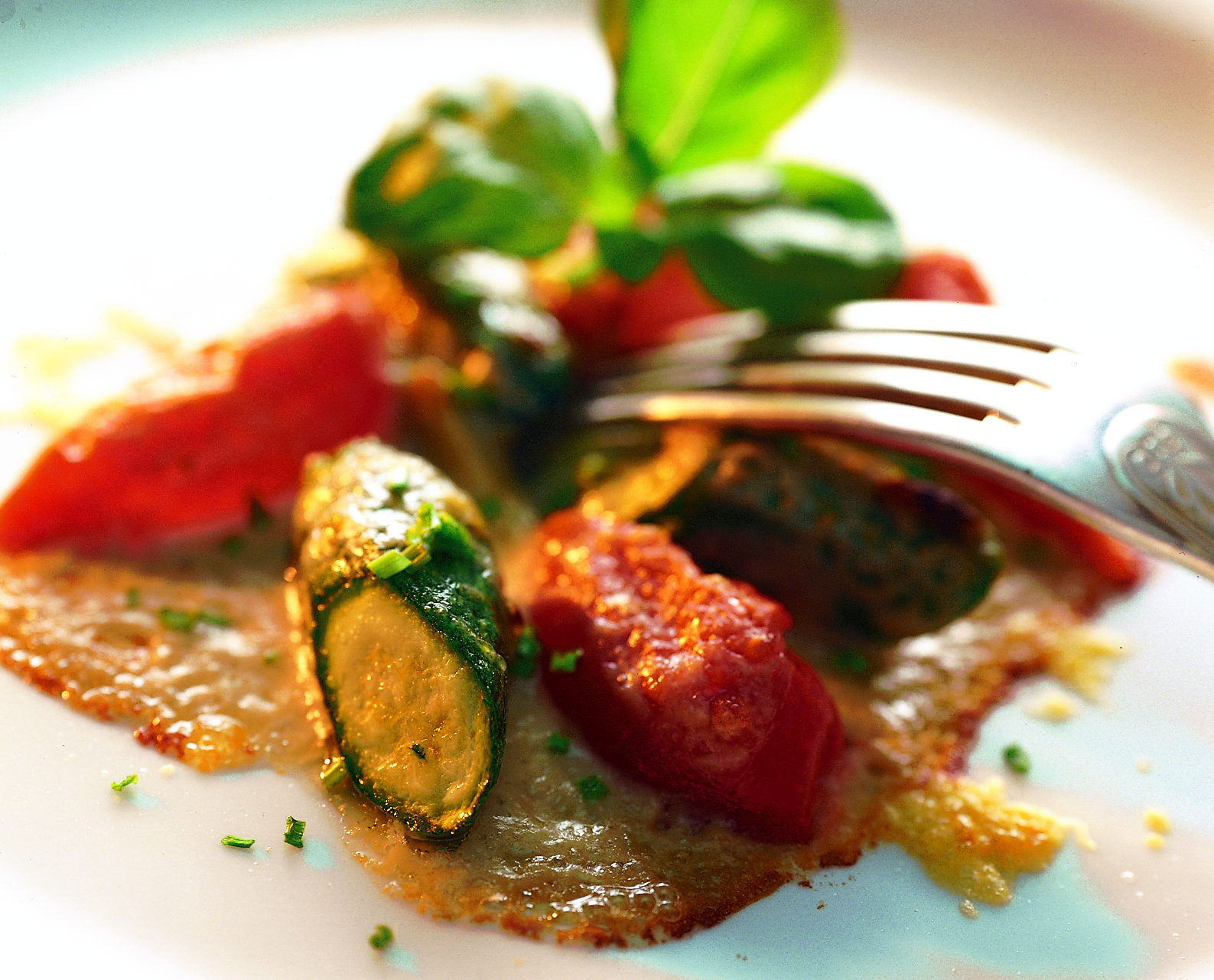 Courgettes et tomates en croûte de camembert aux champignons