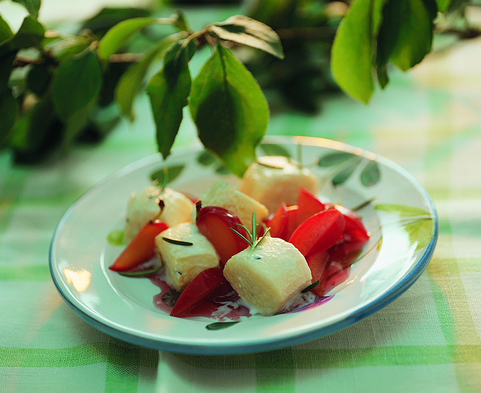 Zwetschgenkompott mit Rosmarin-Gnocchi