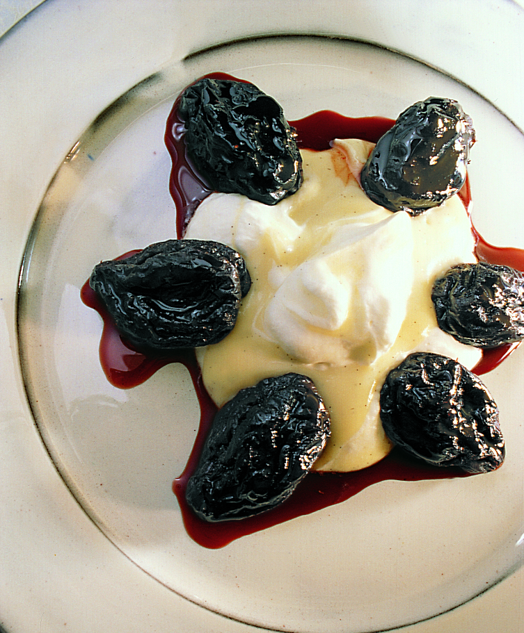 Zwetschgenring mit Vanillecreme