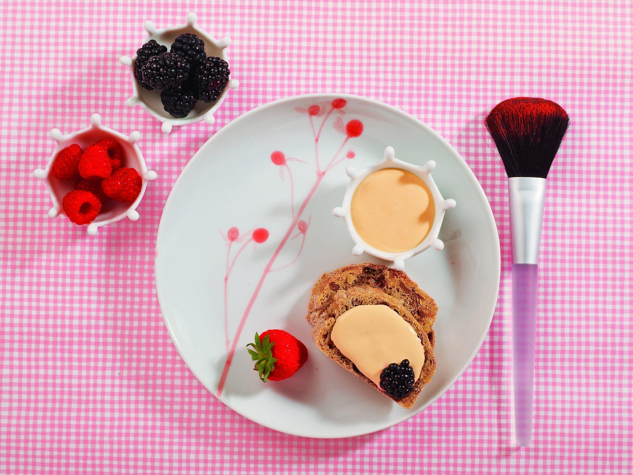 Crème au lait à la vanille et fruits