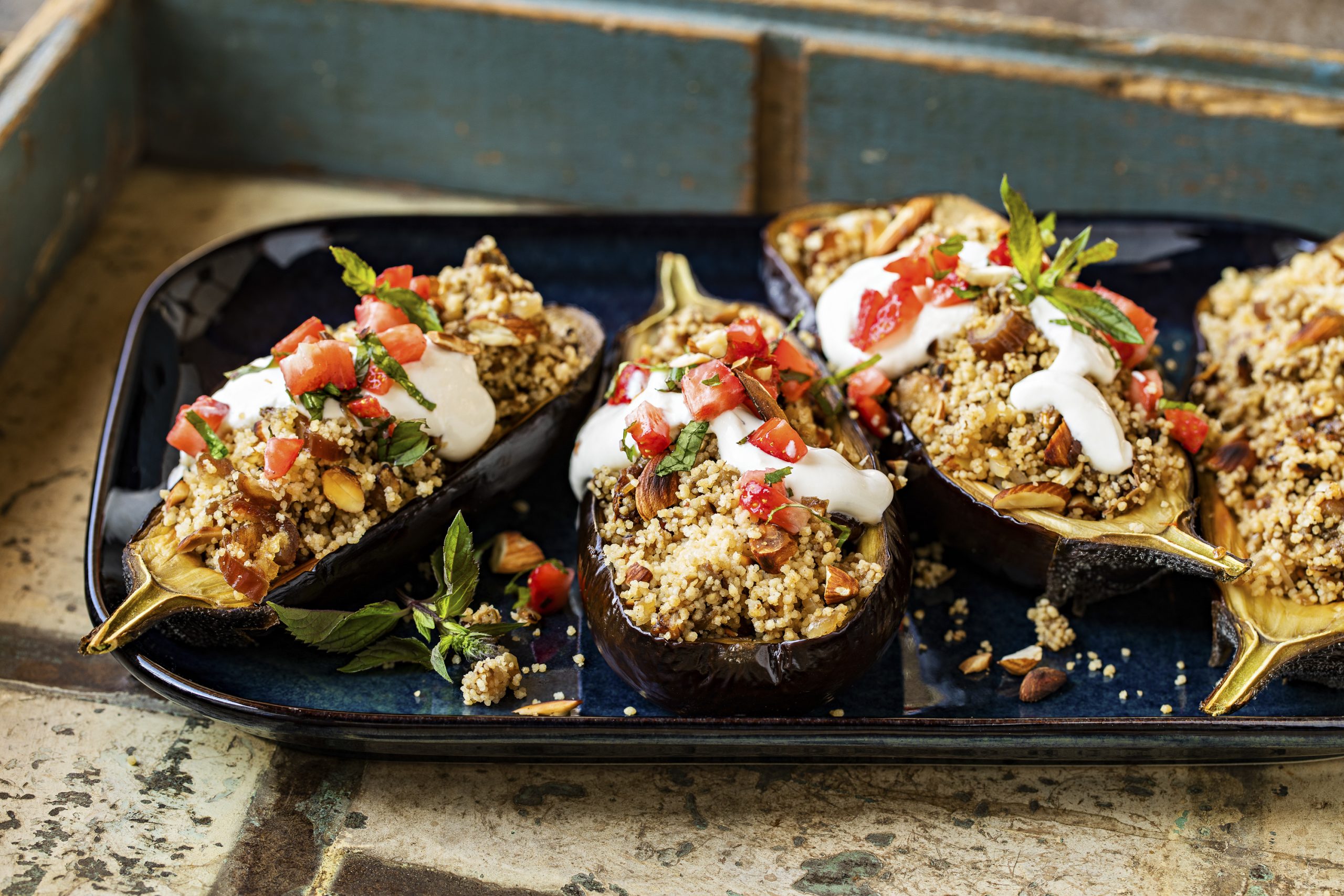 Gefüllte Auberginen mit Couscous und Erdbeeren