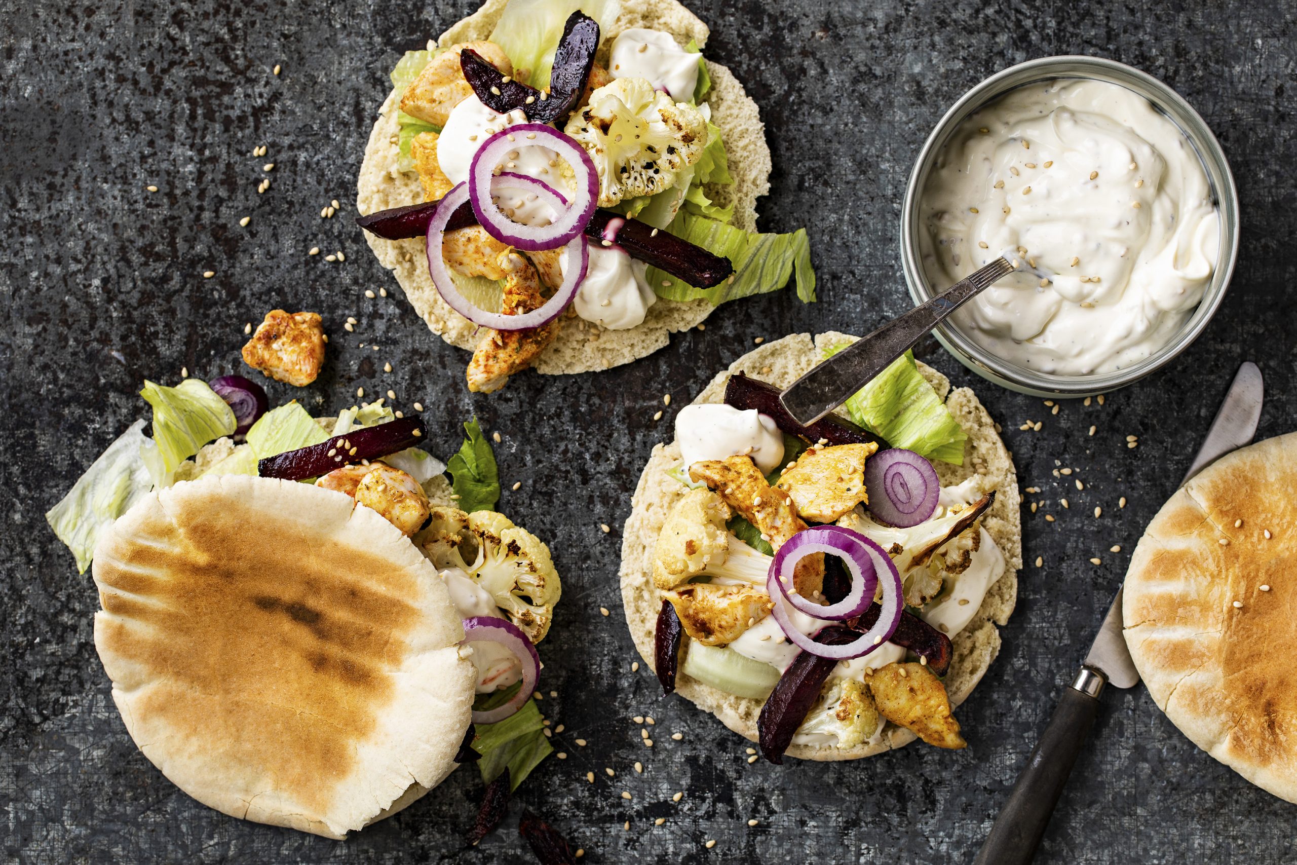 Gefüllte Pitas mit Poulet, Blumenkohl und Randen