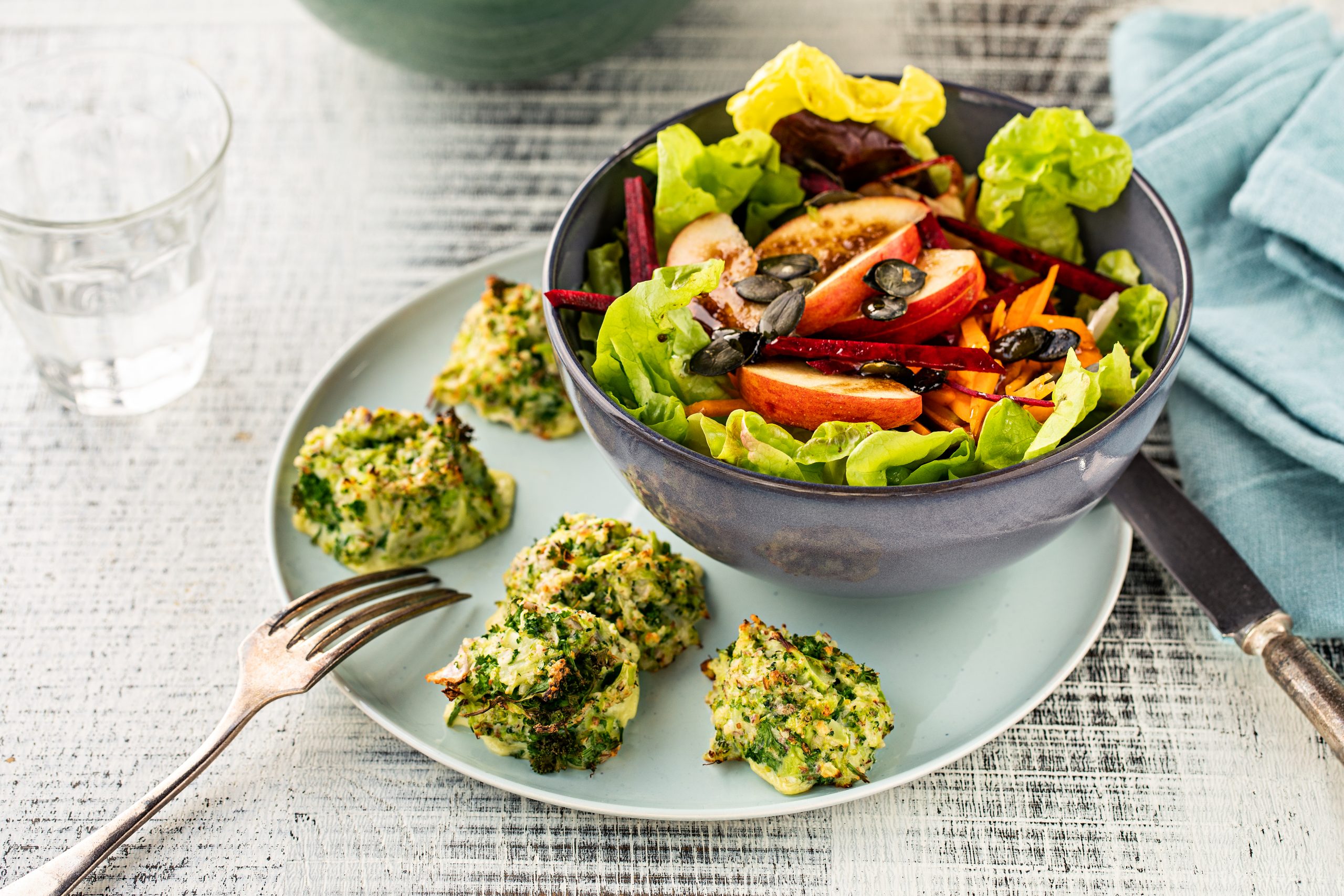 Broccoli-Käse-Nuggets mit Salat (Low Carb)