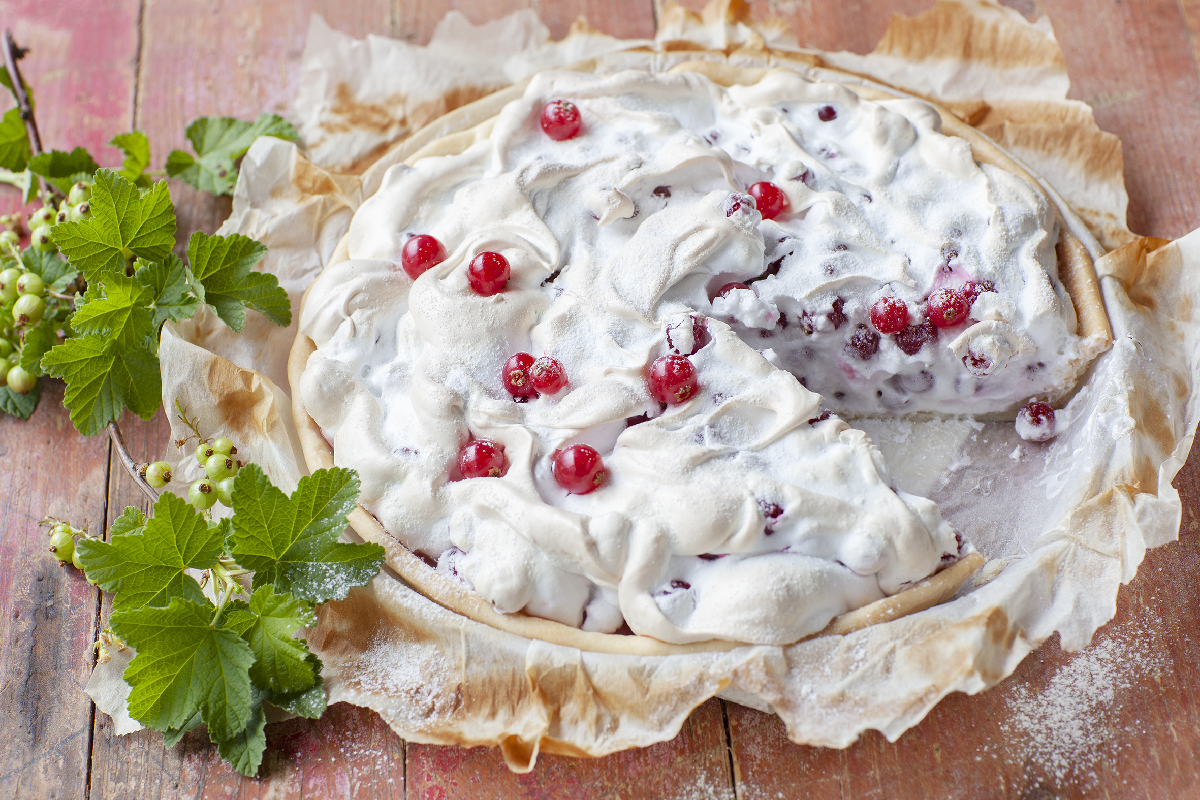Johannisbeerkuchen mit Baiserhaube