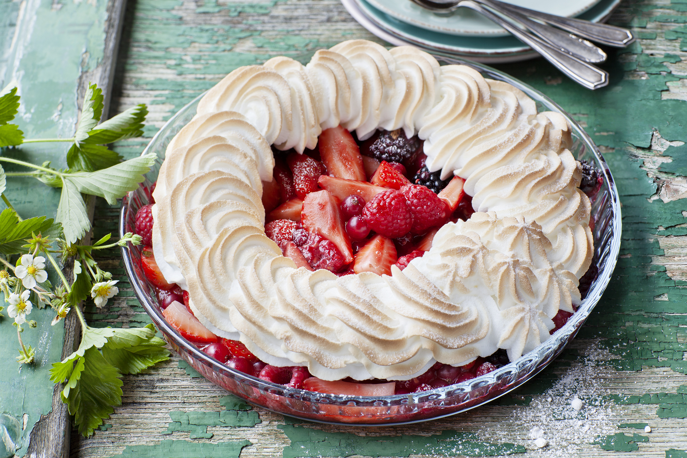 Beeren-Meringue-Dessert