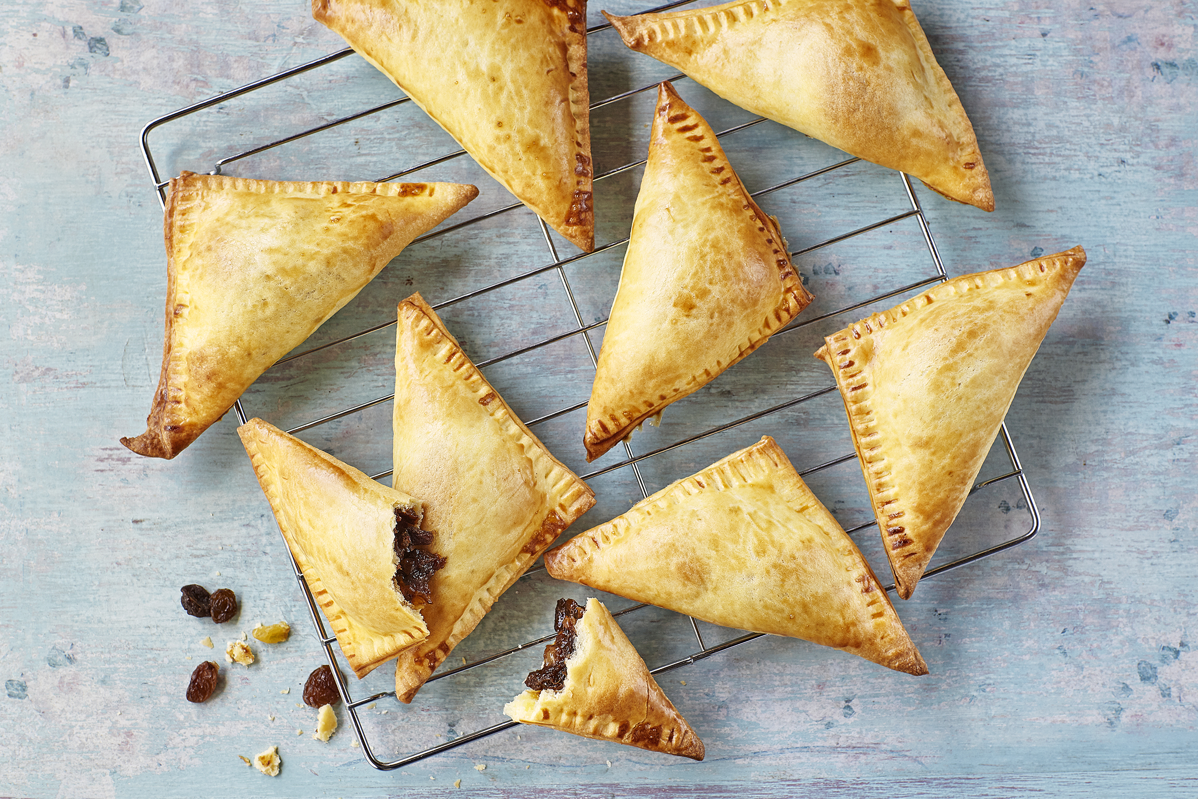 Rissoles aux raisins et aux pruneaux