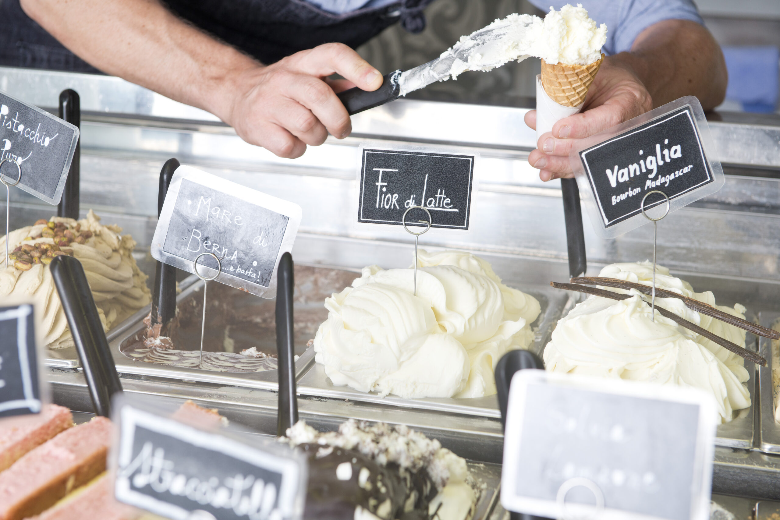 Weniger Glaceschälchen abwaschen – dank der Waffel!