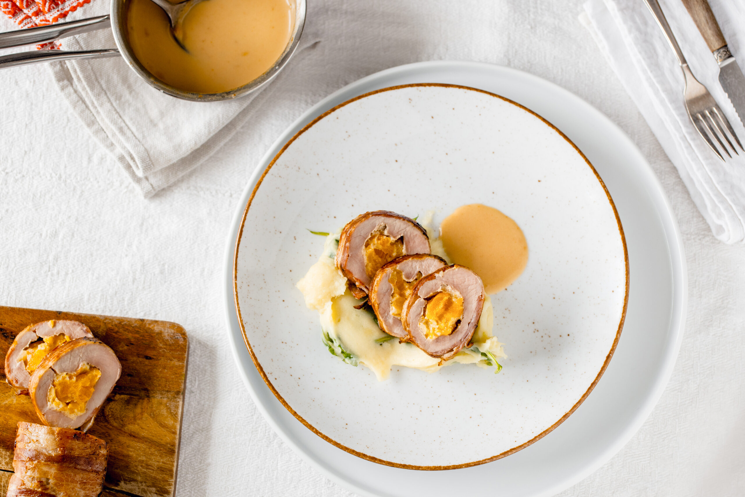 Gefülltes Schweinefilet an Cognac-Rahmsauce - Rezept | Swissmilk